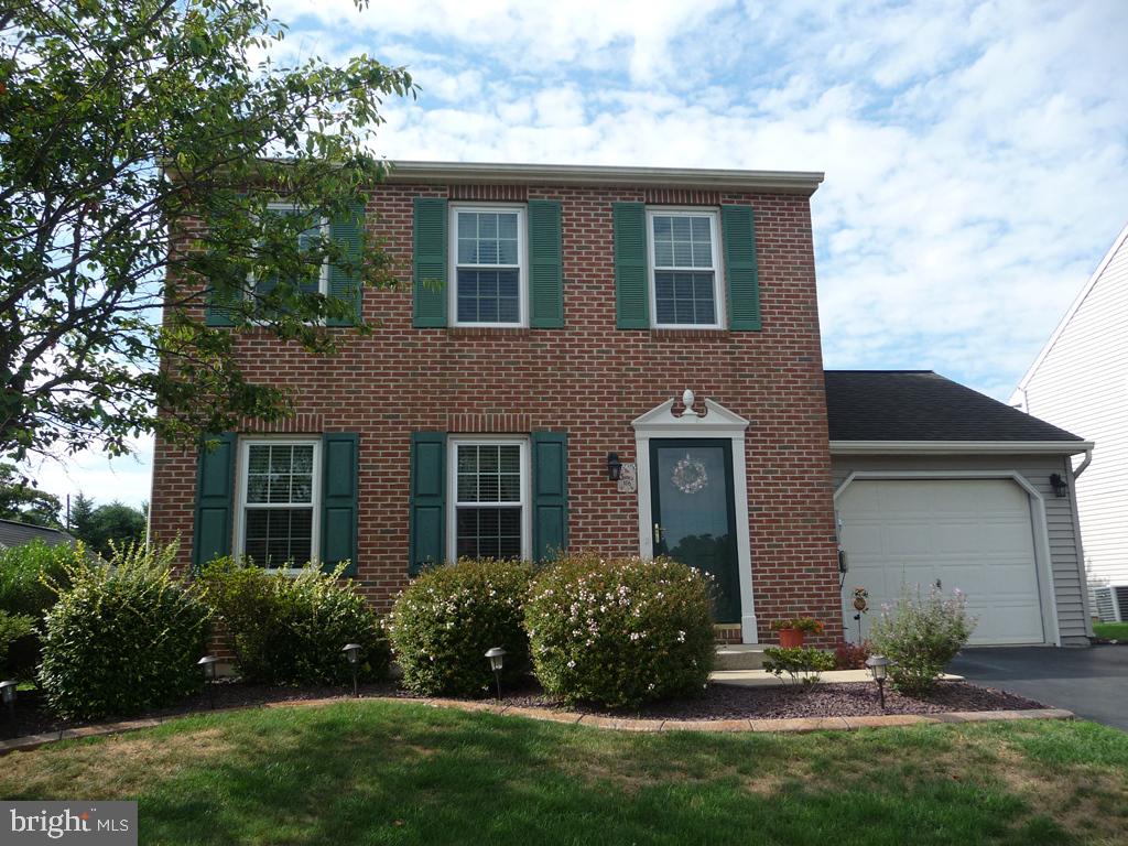 VILLAGE SQUARE - Residential