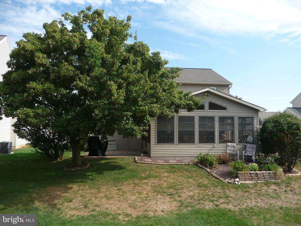 VILLAGE SQUARE - Residential