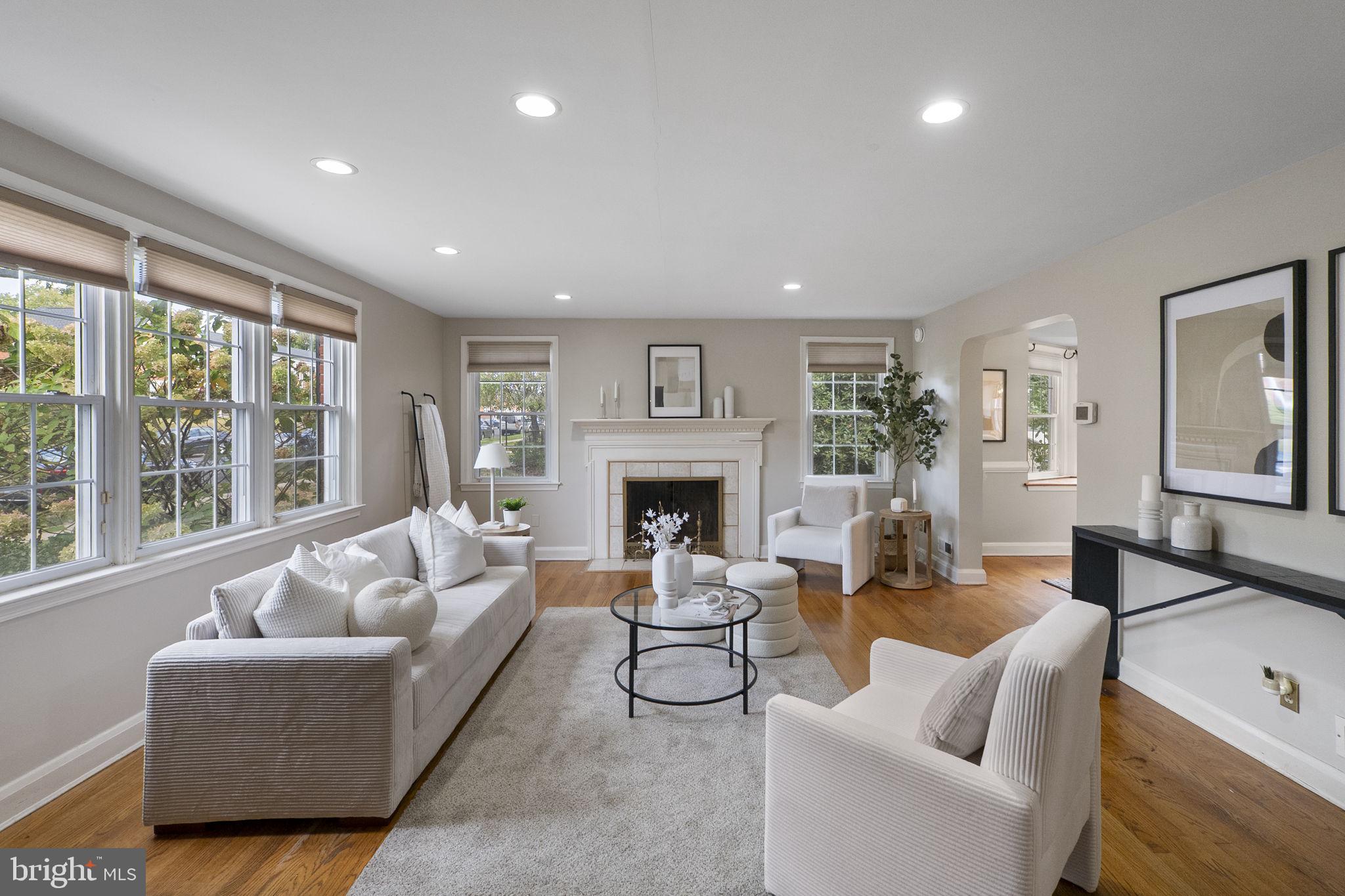 1541 DOXBURY ROAD