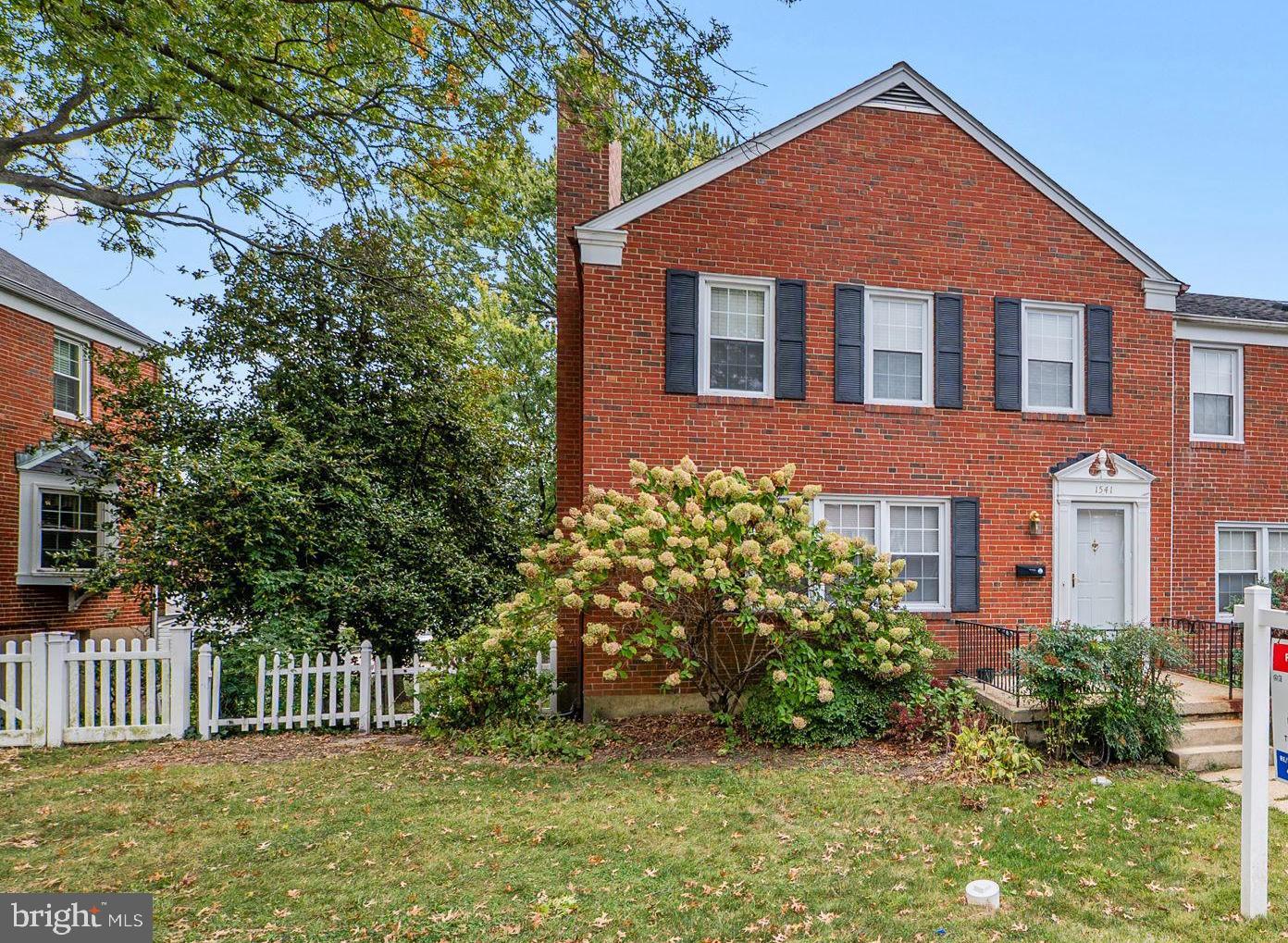 1541 DOXBURY ROAD
