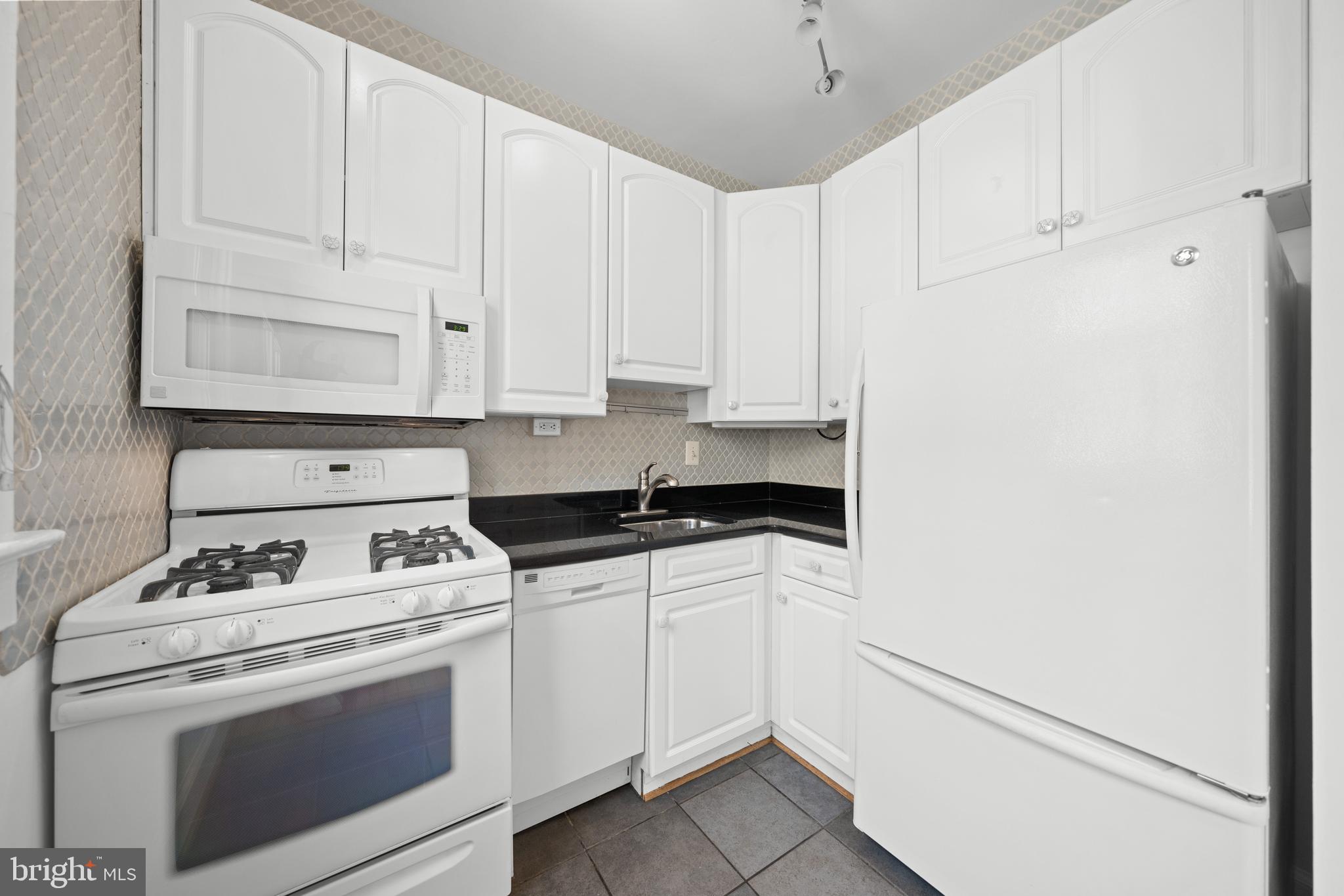 3022 WISCONSIN AVENUE NW 103