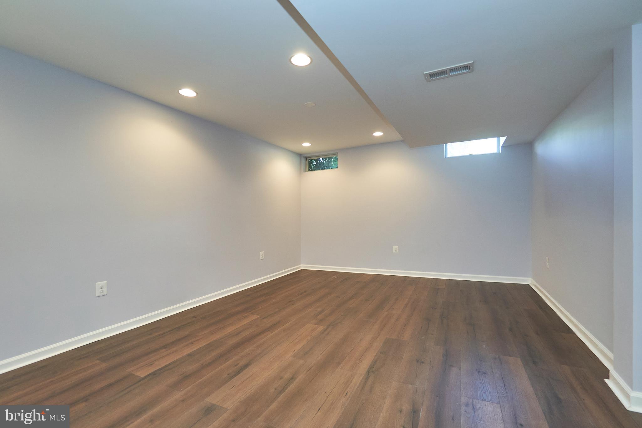 ASHBURN VILLAGE - Residential Lease