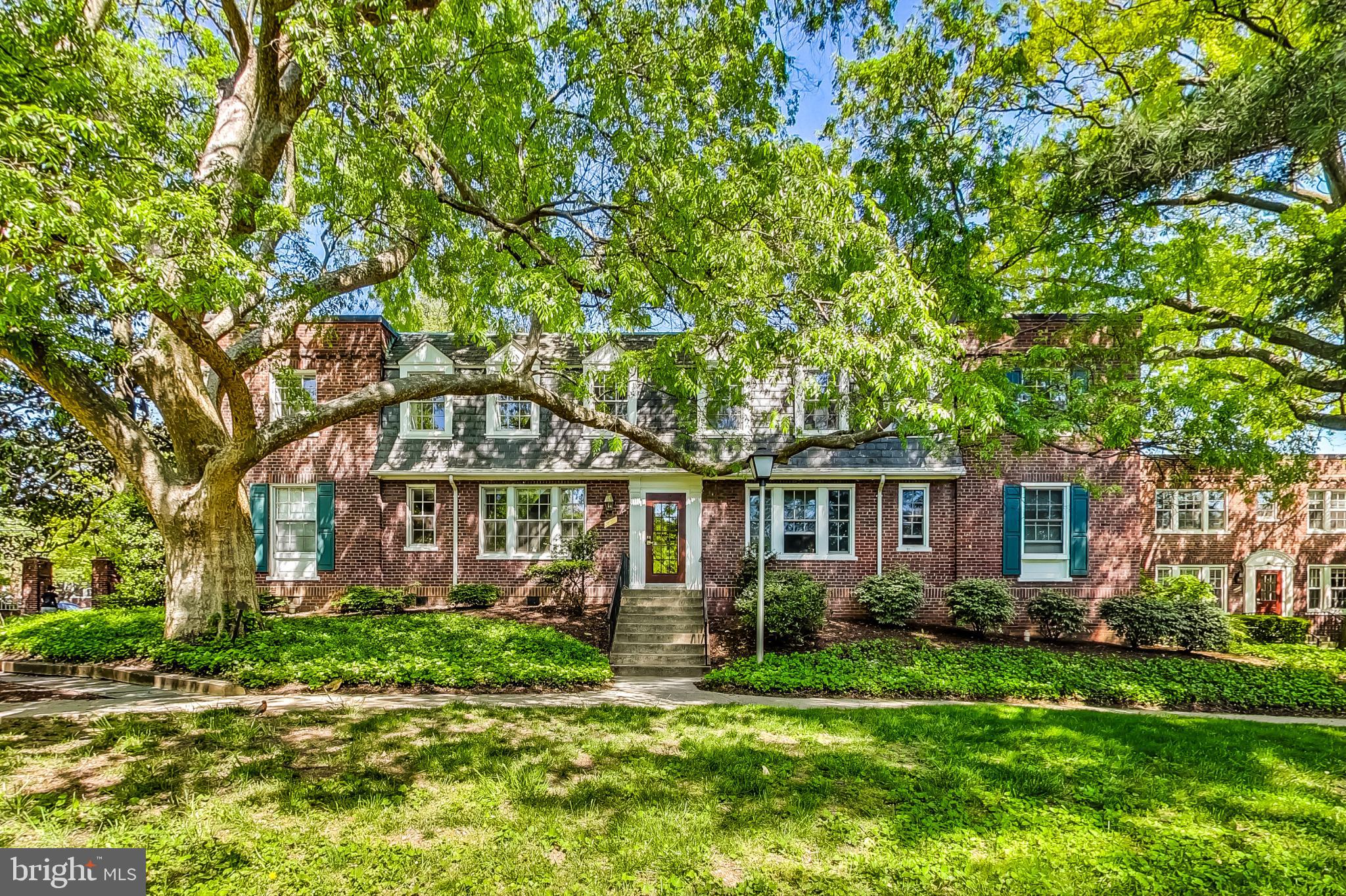 COLONIAL VILLAGE - Residential