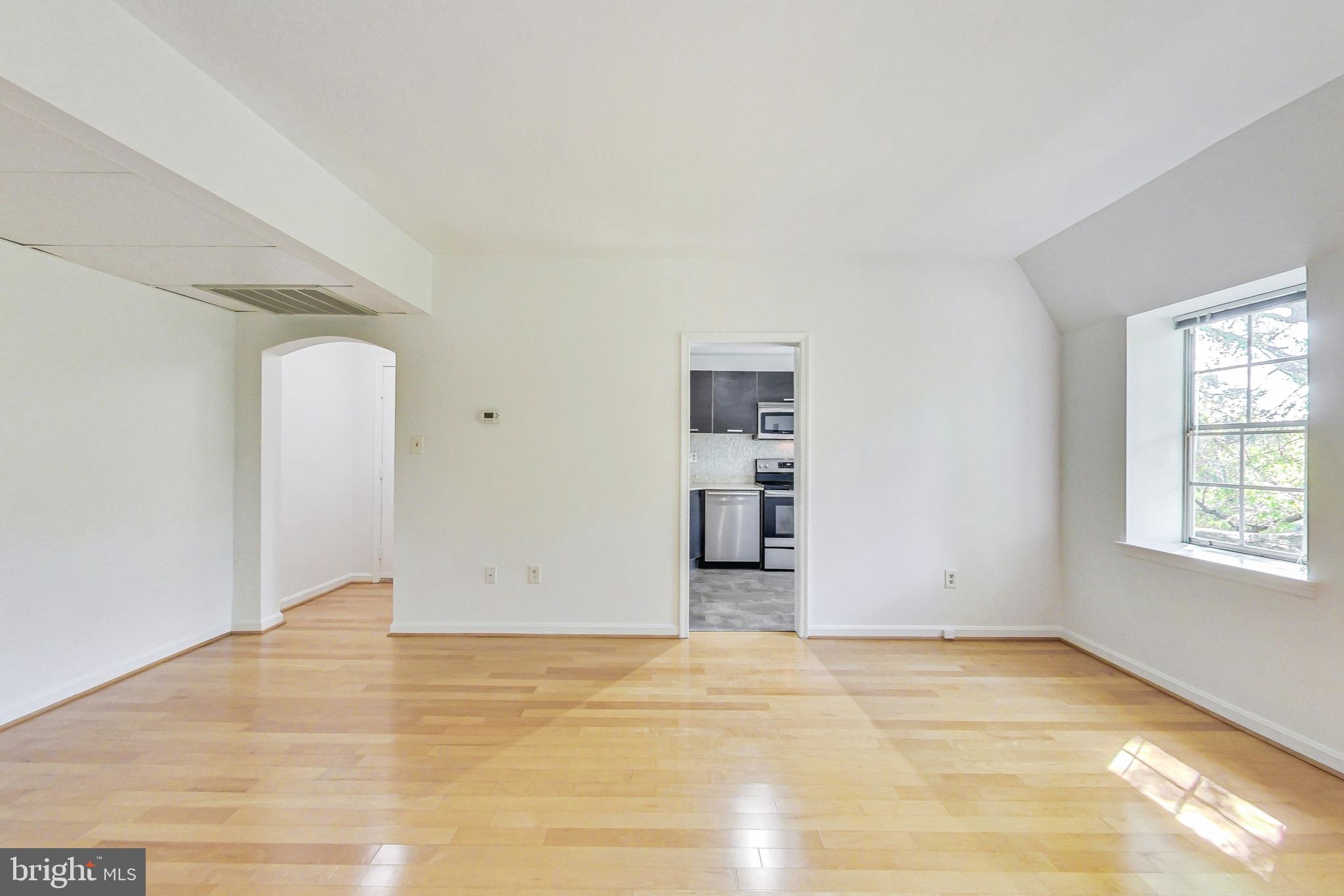 COLONIAL VILLAGE - Residential