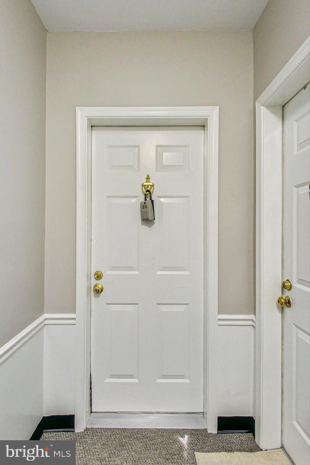 COLONIAL VILLAGE - Residential