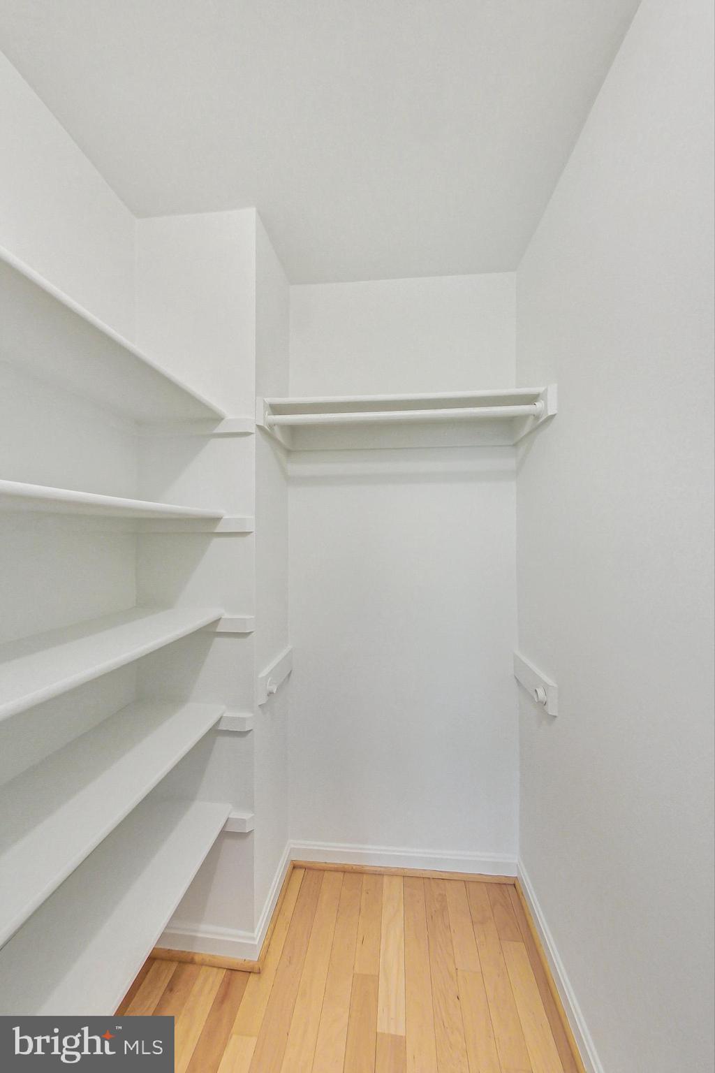 COLONIAL VILLAGE - Residential