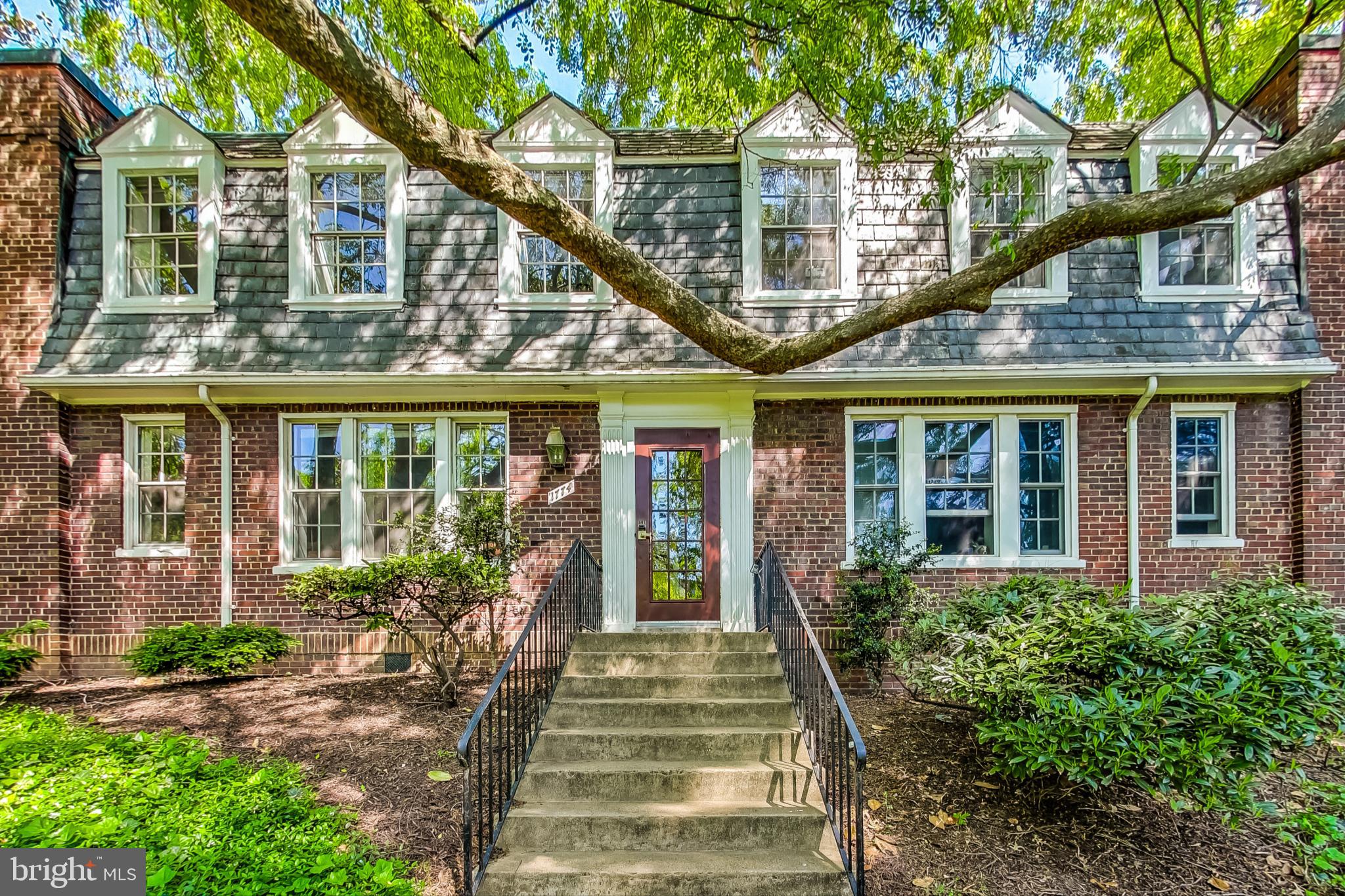 COLONIAL VILLAGE - Residential