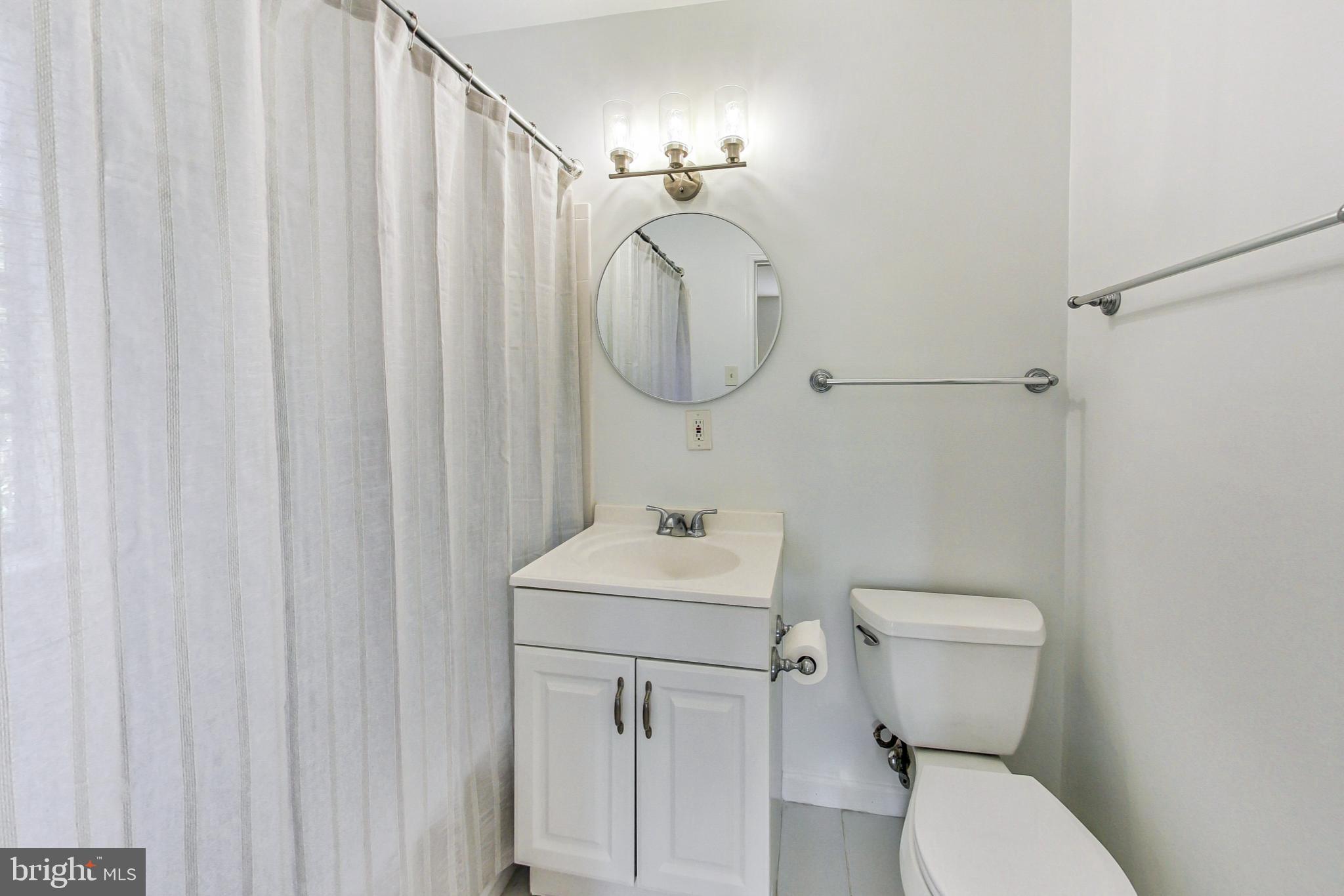 COLONIAL VILLAGE - Residential