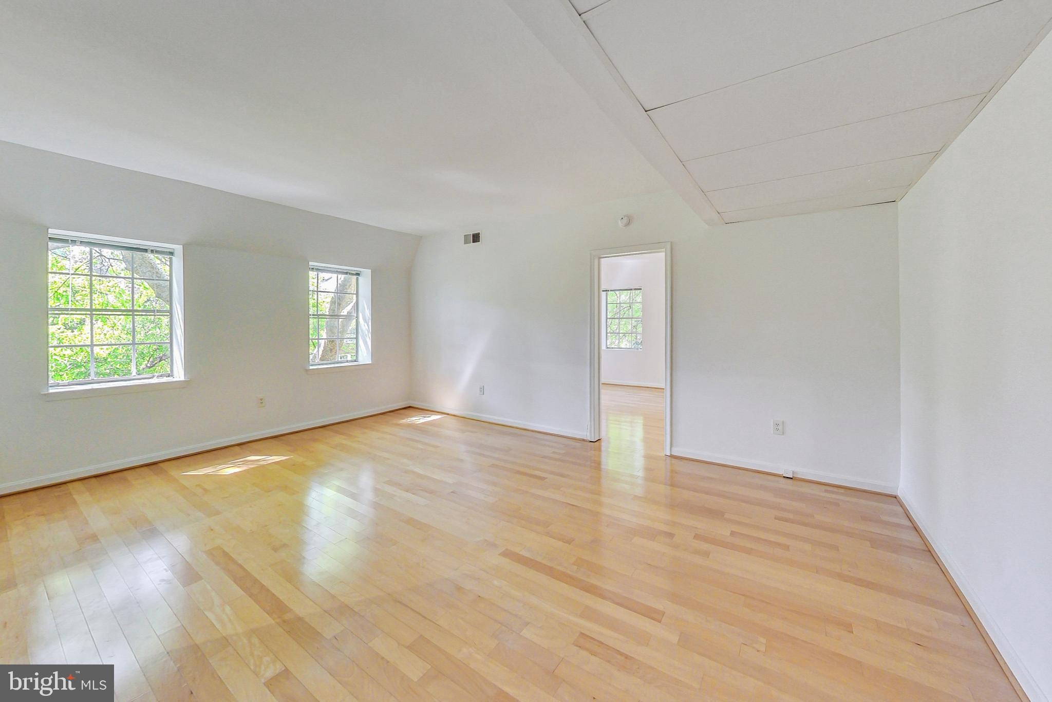 COLONIAL VILLAGE - Residential