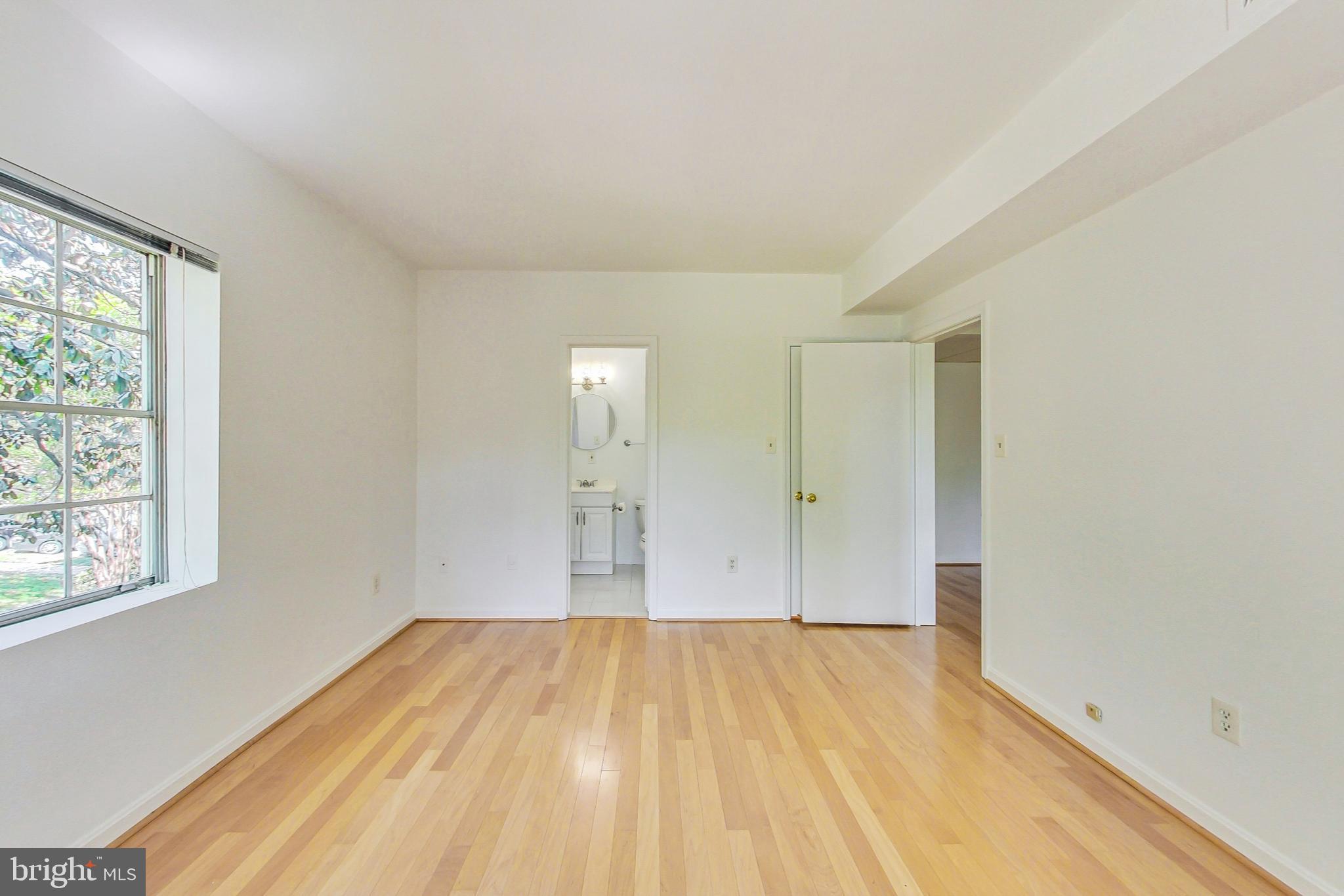 COLONIAL VILLAGE - Residential