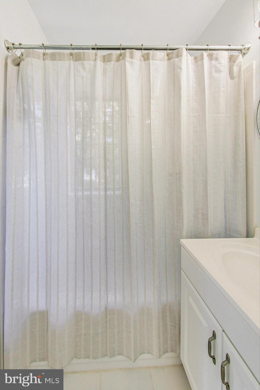 COLONIAL VILLAGE - Residential