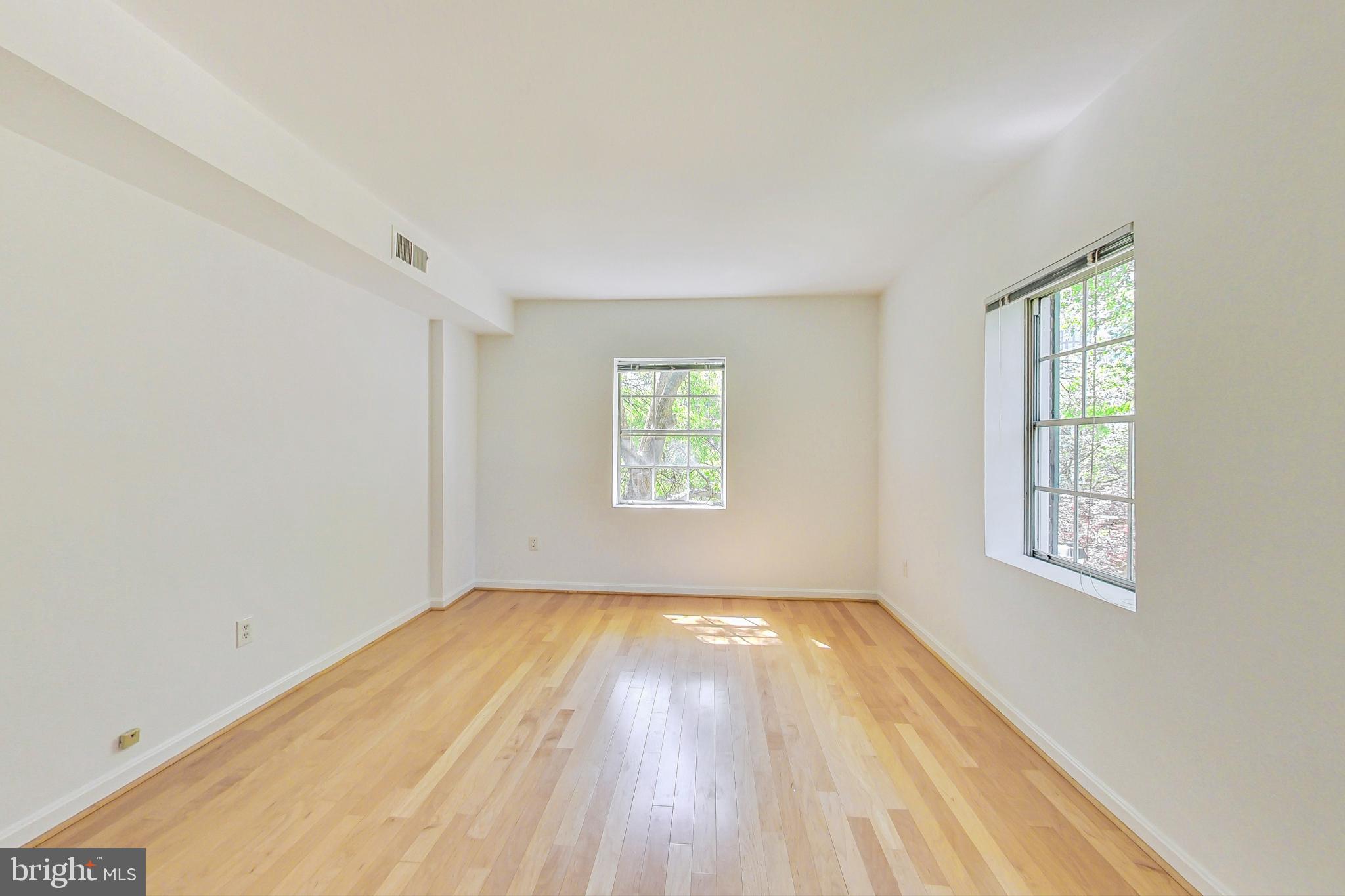 COLONIAL VILLAGE - Residential