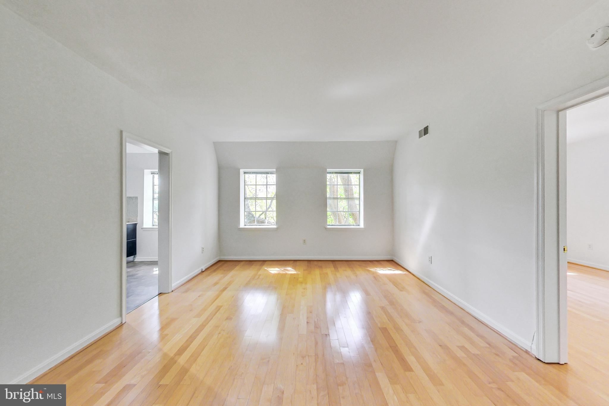 COLONIAL VILLAGE - Residential