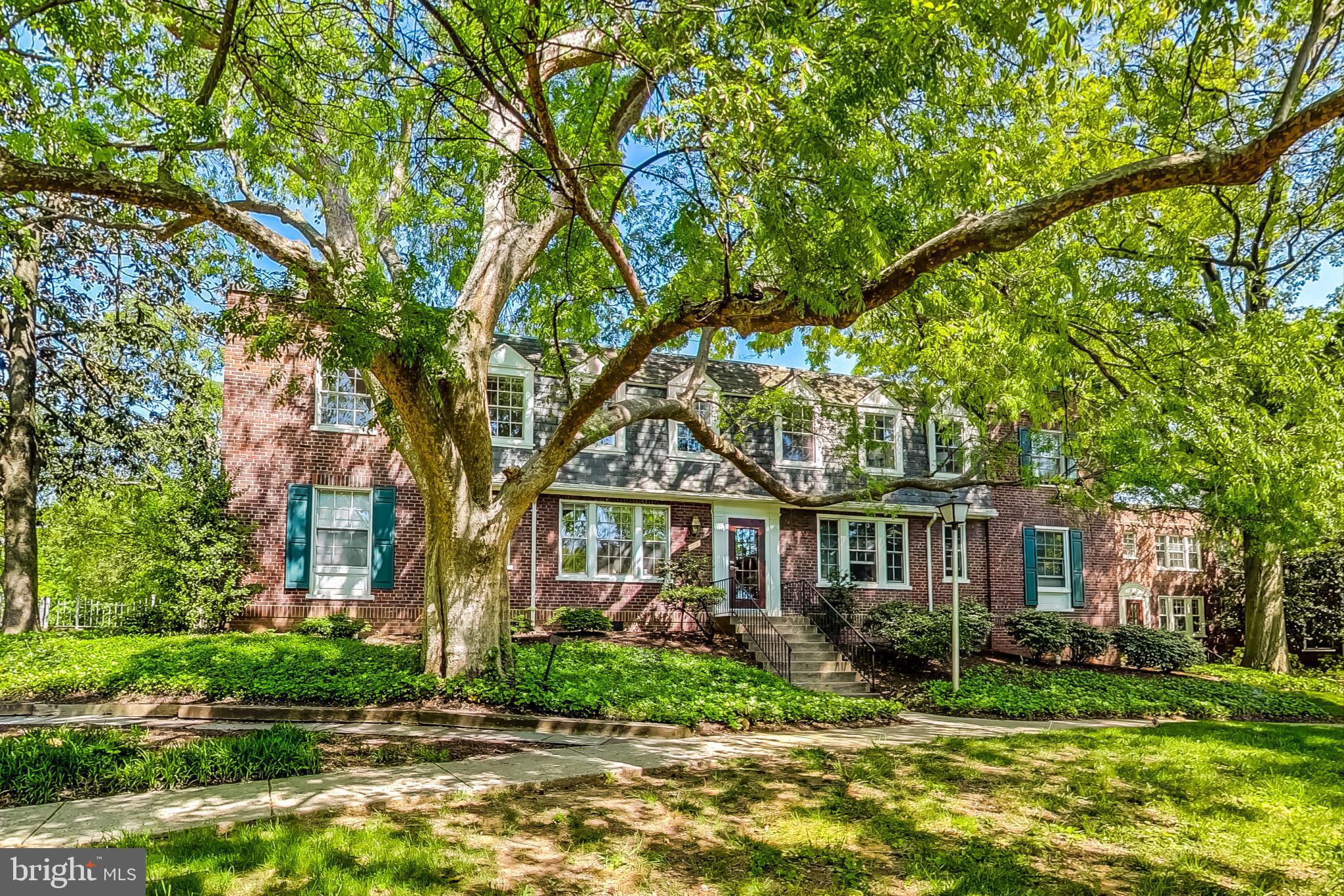 COLONIAL VILLAGE - Residential