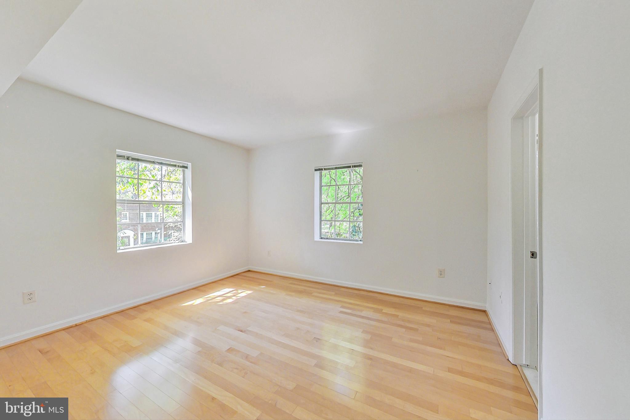 COLONIAL VILLAGE - Residential