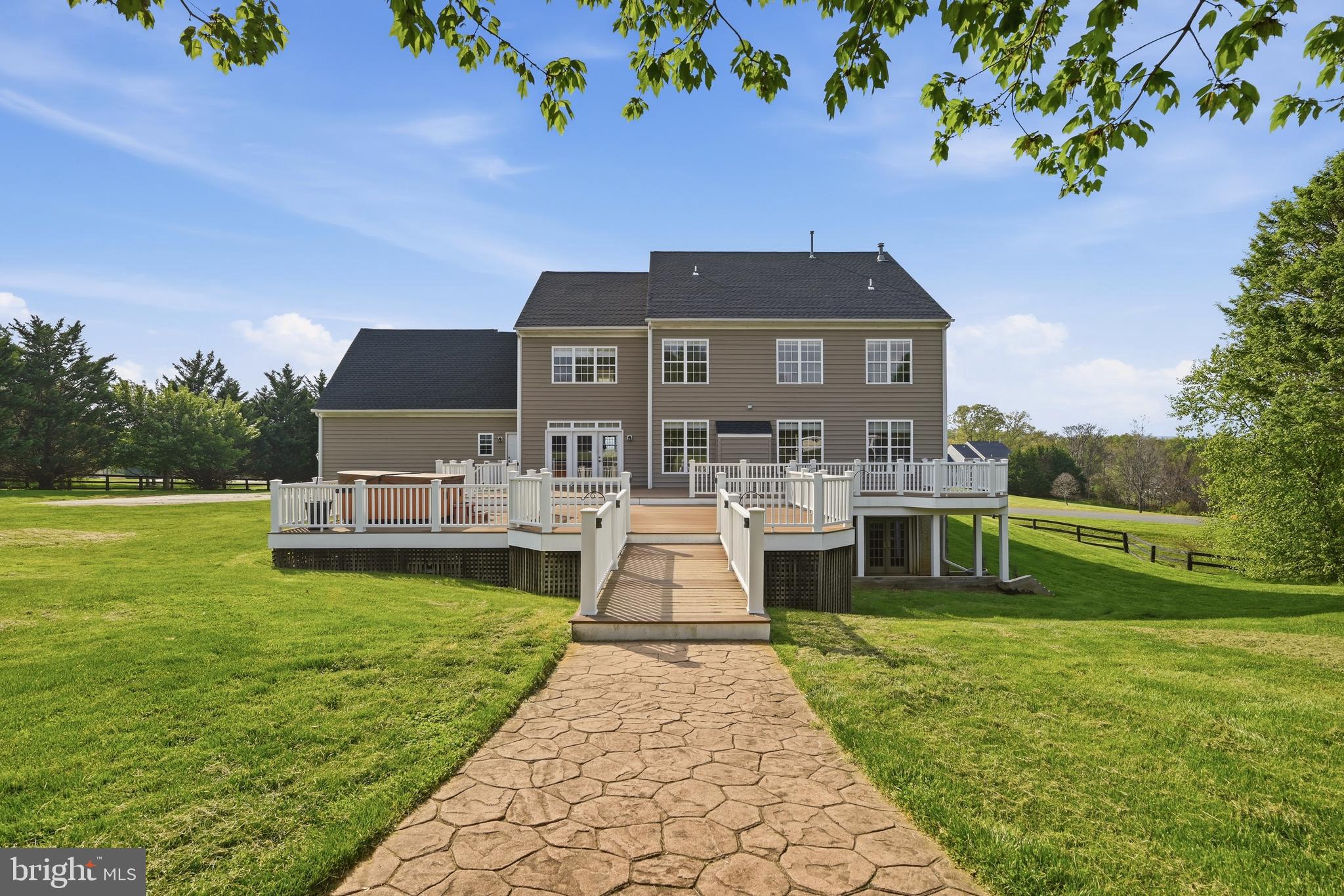 OAK KNOLL FARMS - Residential