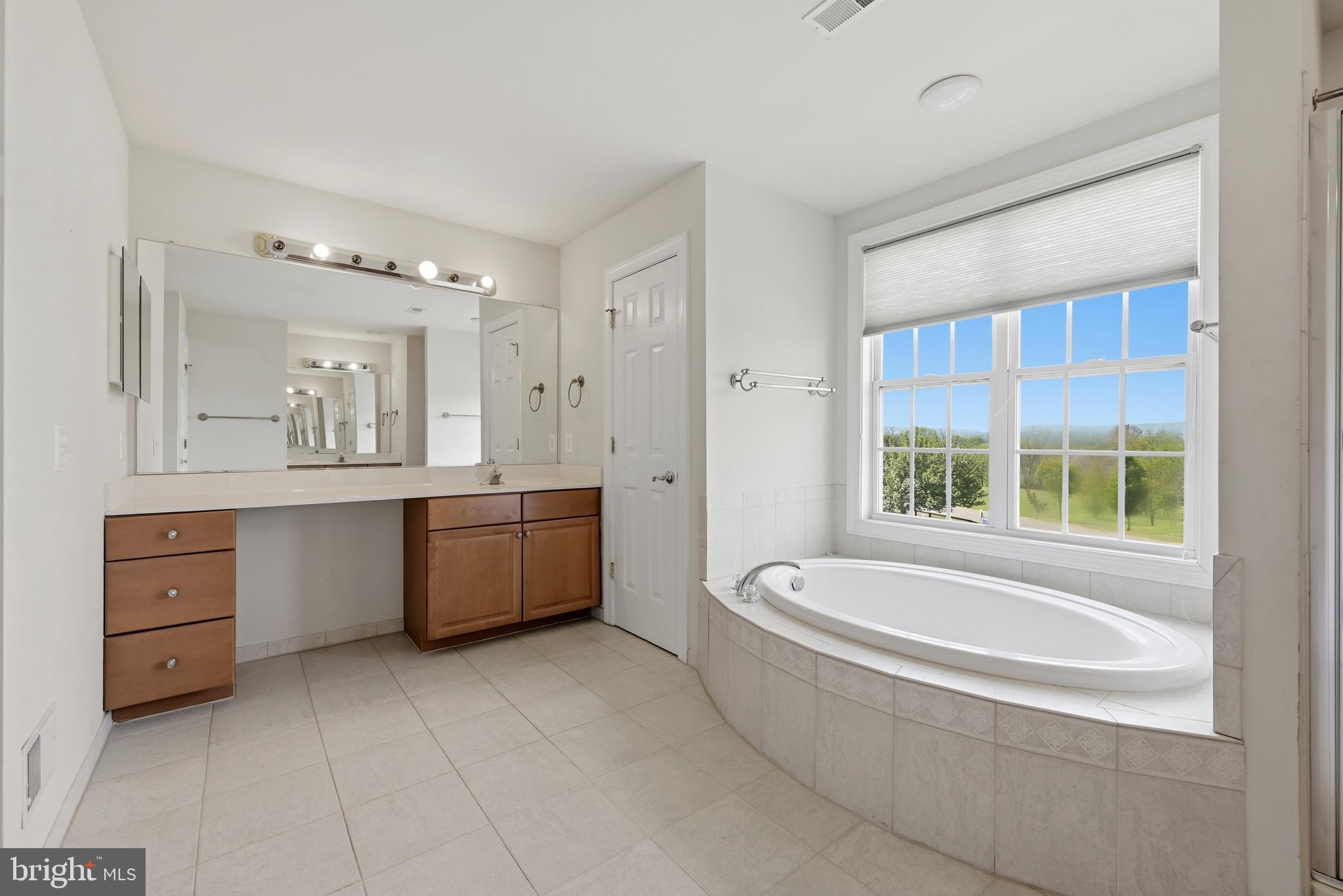 OAK KNOLL FARMS - Residential