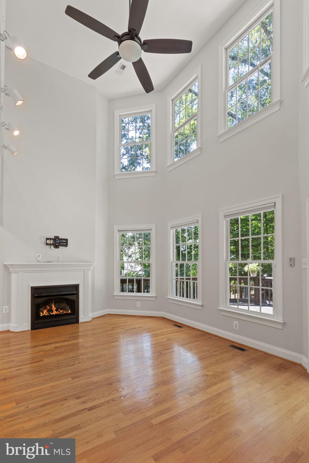 NORTH CLEARVIEW HEIGHTS - Residential Lease