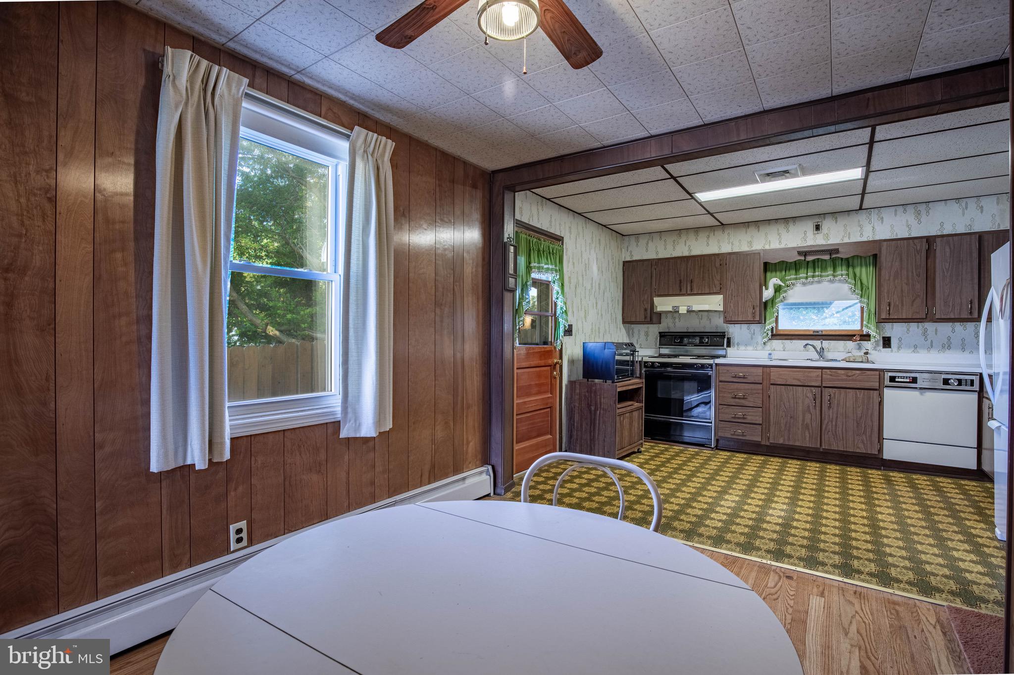 CALIFORNIA GROVE - Residential