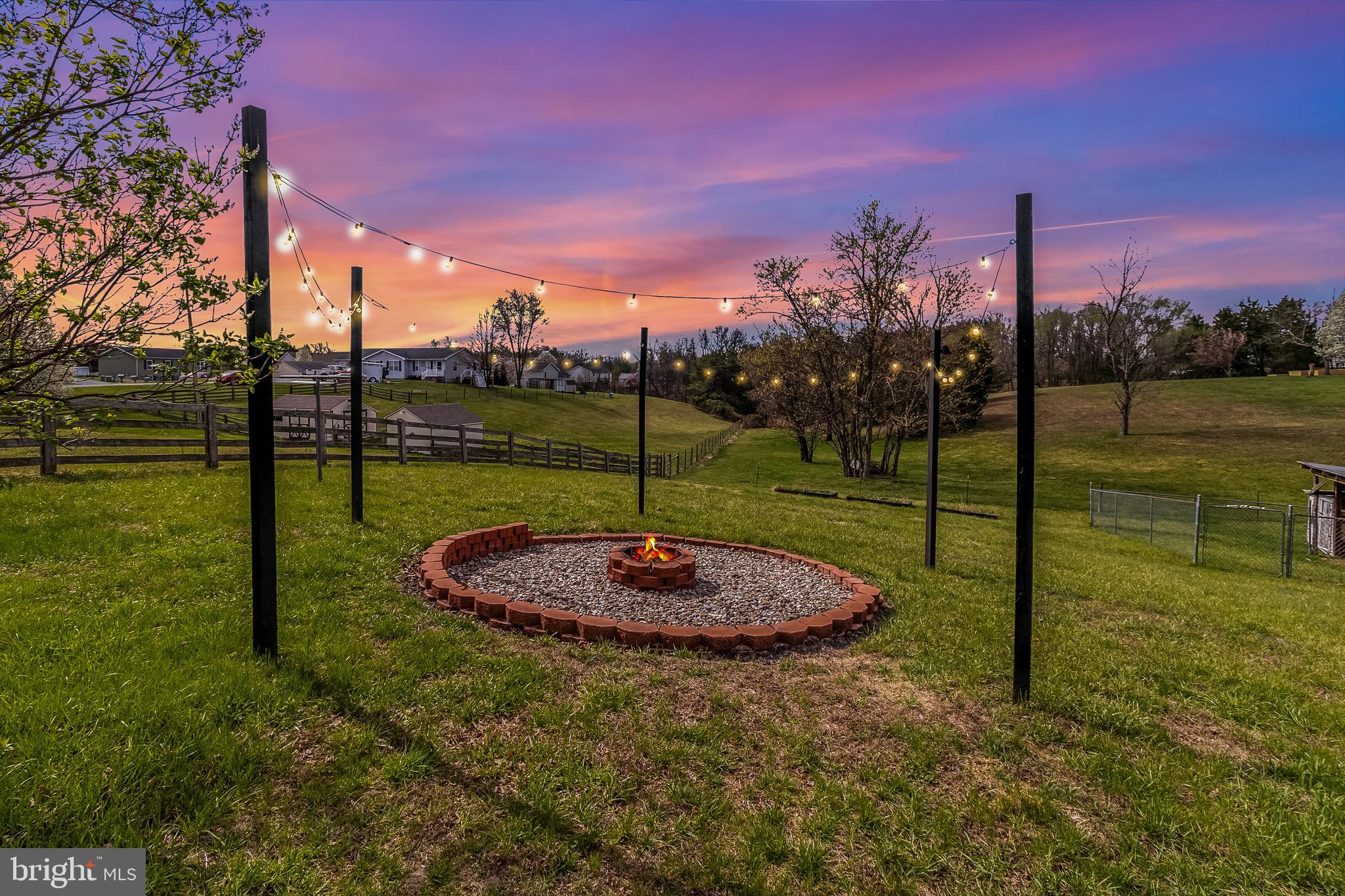 1570 NADENBOUSCH LANE