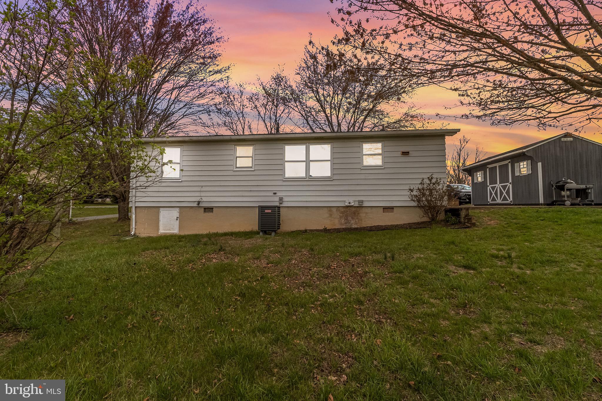 1570 NADENBOUSCH LANE