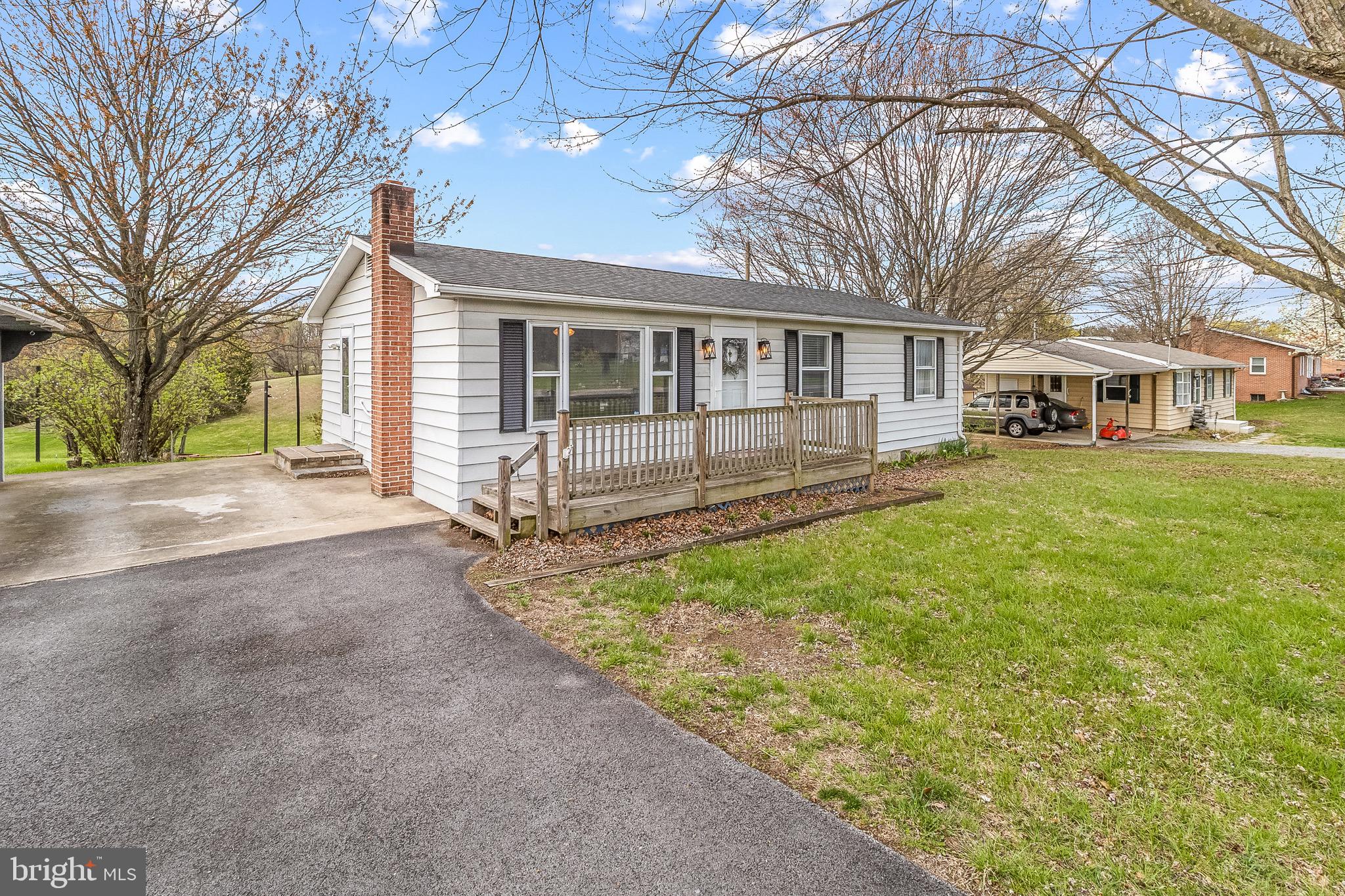 1570 NADENBOUSCH LANE