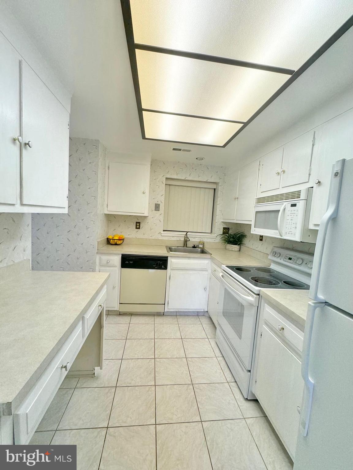 LEISURE WORLD - Residential