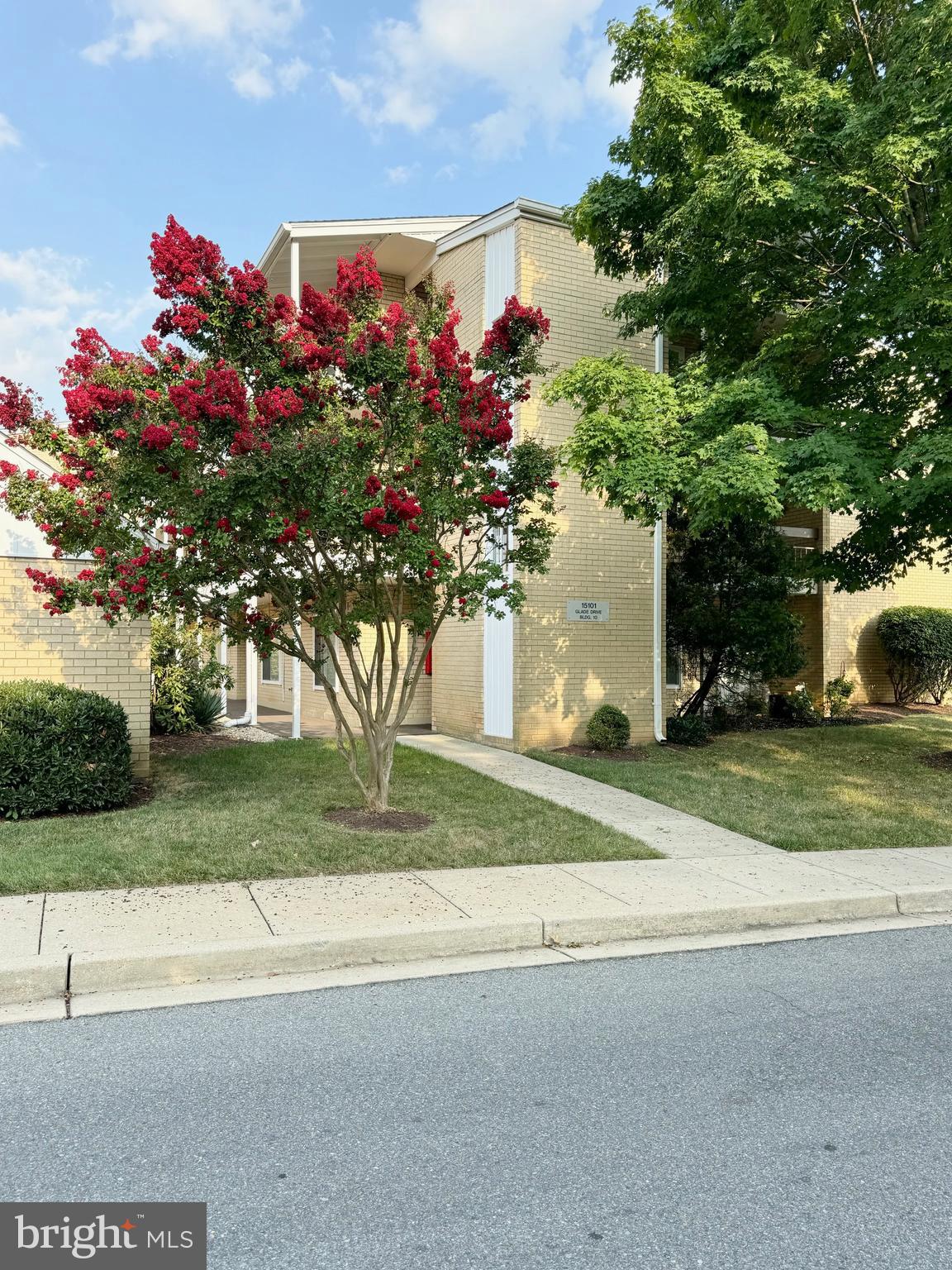 LEISURE WORLD - Residential