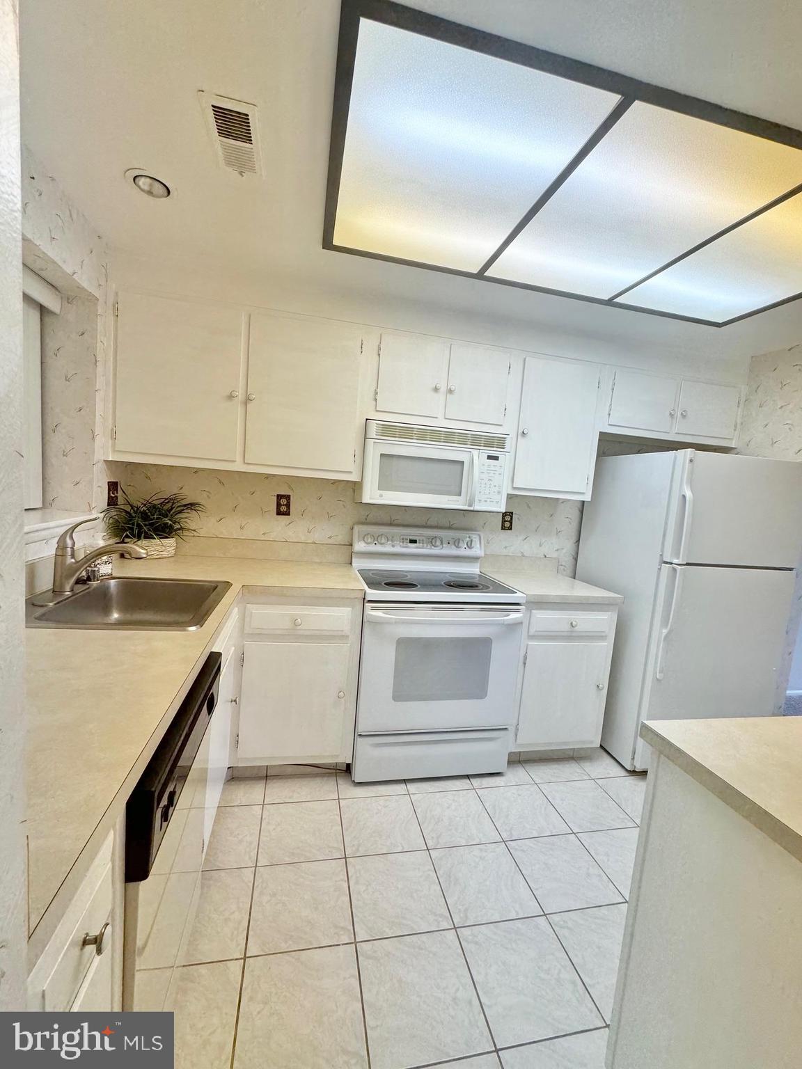 LEISURE WORLD - Residential