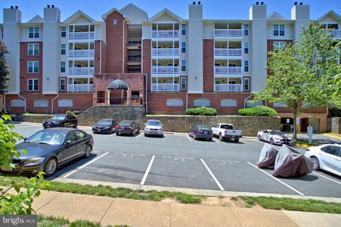 Photo of 1524 Lincoln Way #211, MCLEAN, VA 22102 (MLS # VAFX2318548)
