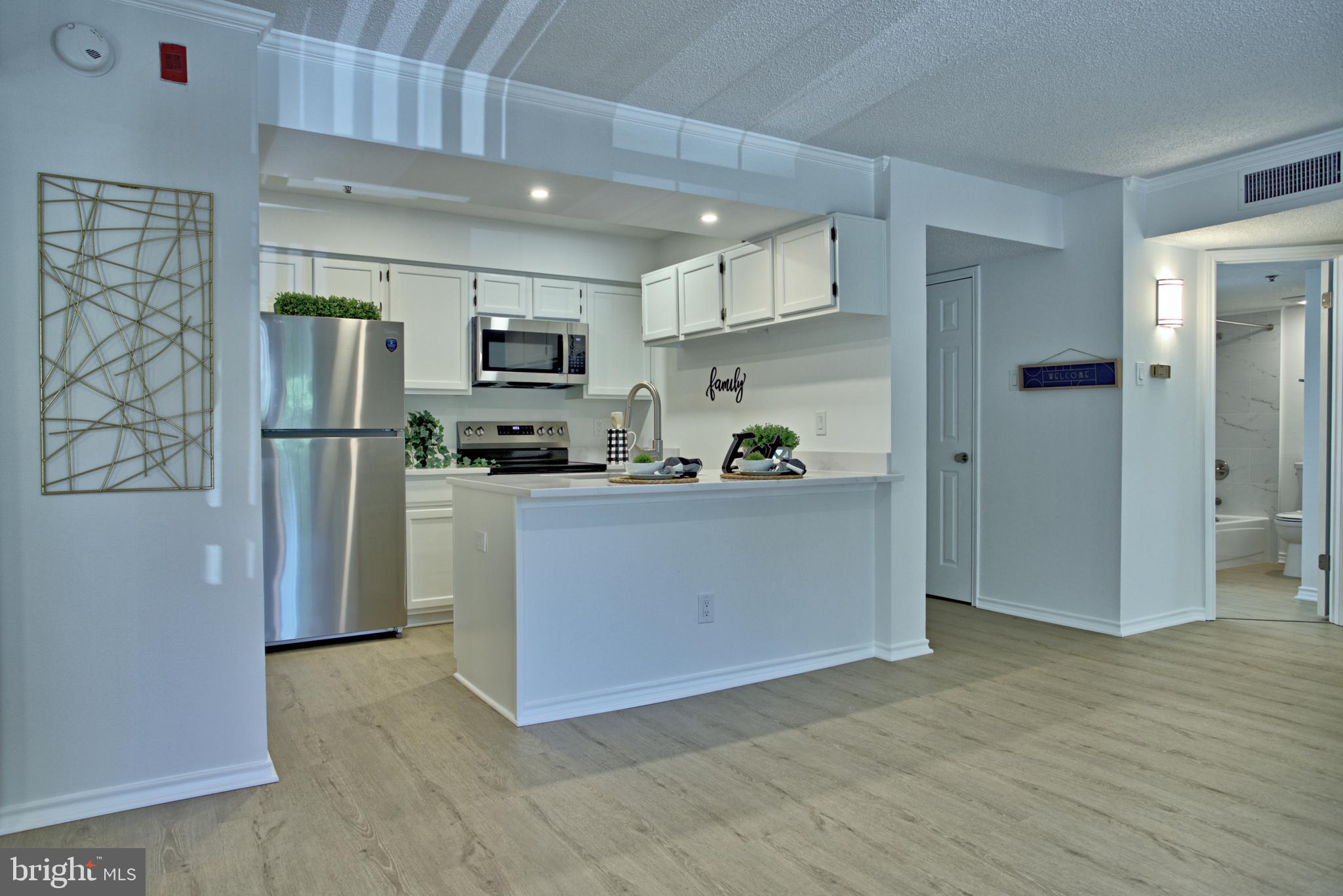 1524 LINCOLN WAY 211