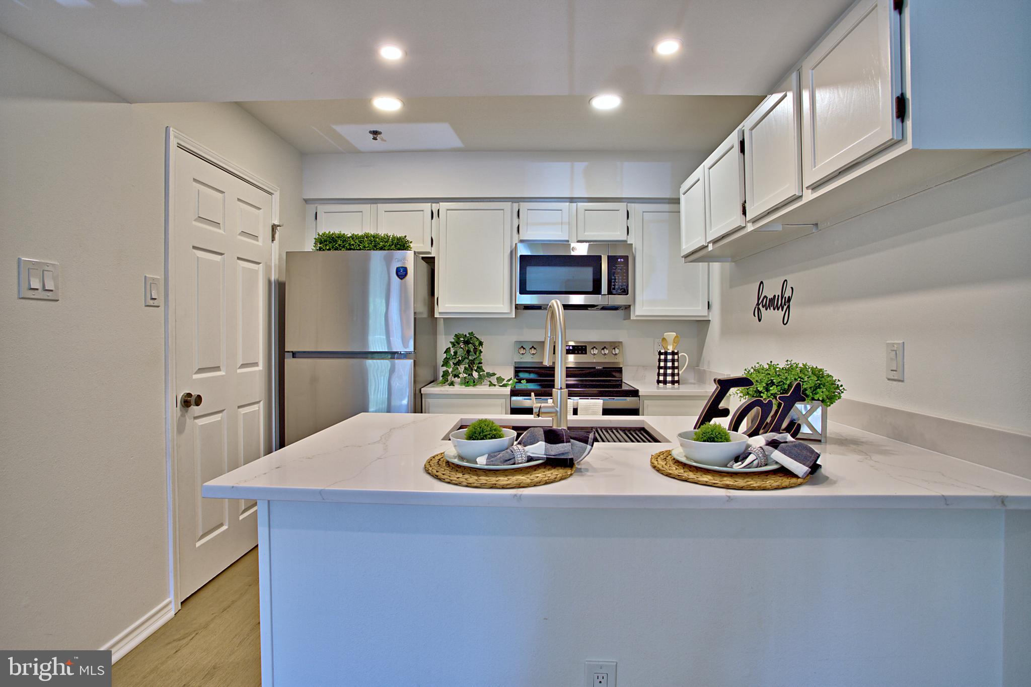 1524 LINCOLN WAY 211
