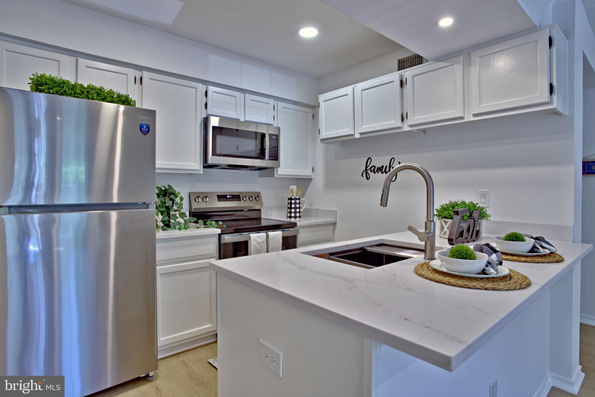 1524 LINCOLN WAY 211