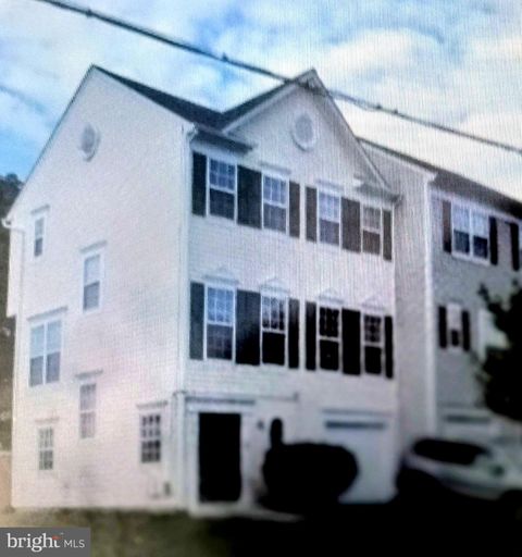 2015 TRENTON PLACE SE WASHINGTON DC 20020