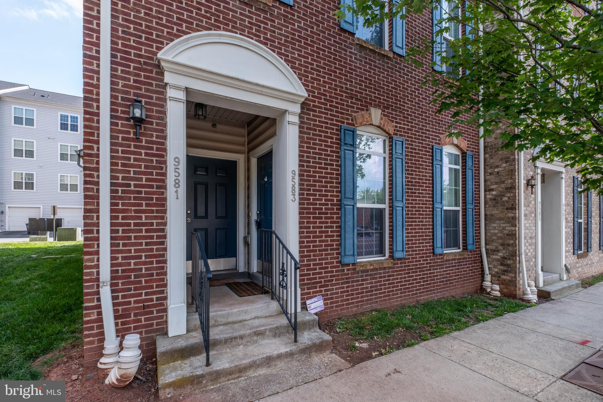 LEE SQUARE - Residential