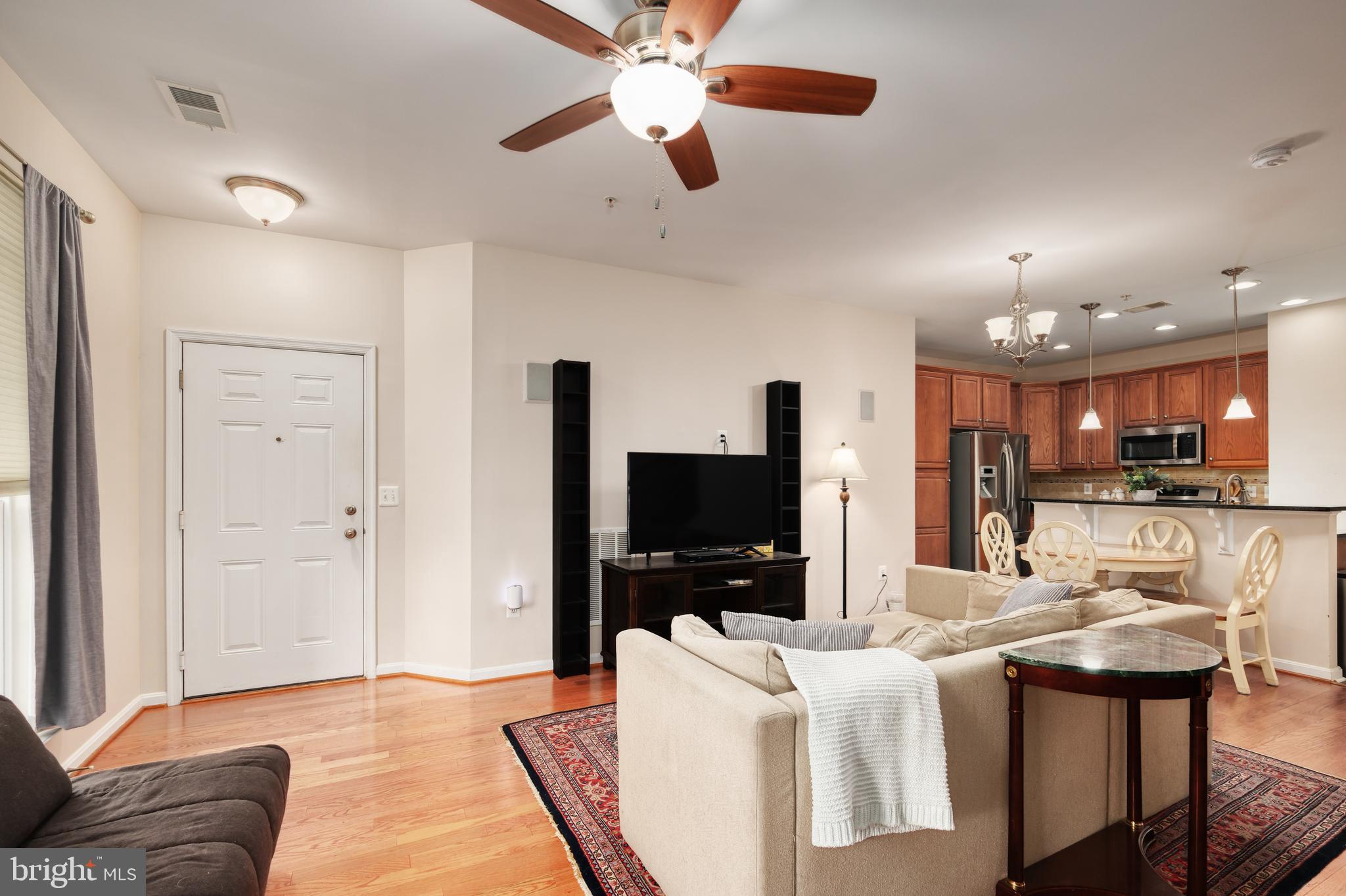 LEE SQUARE - Residential