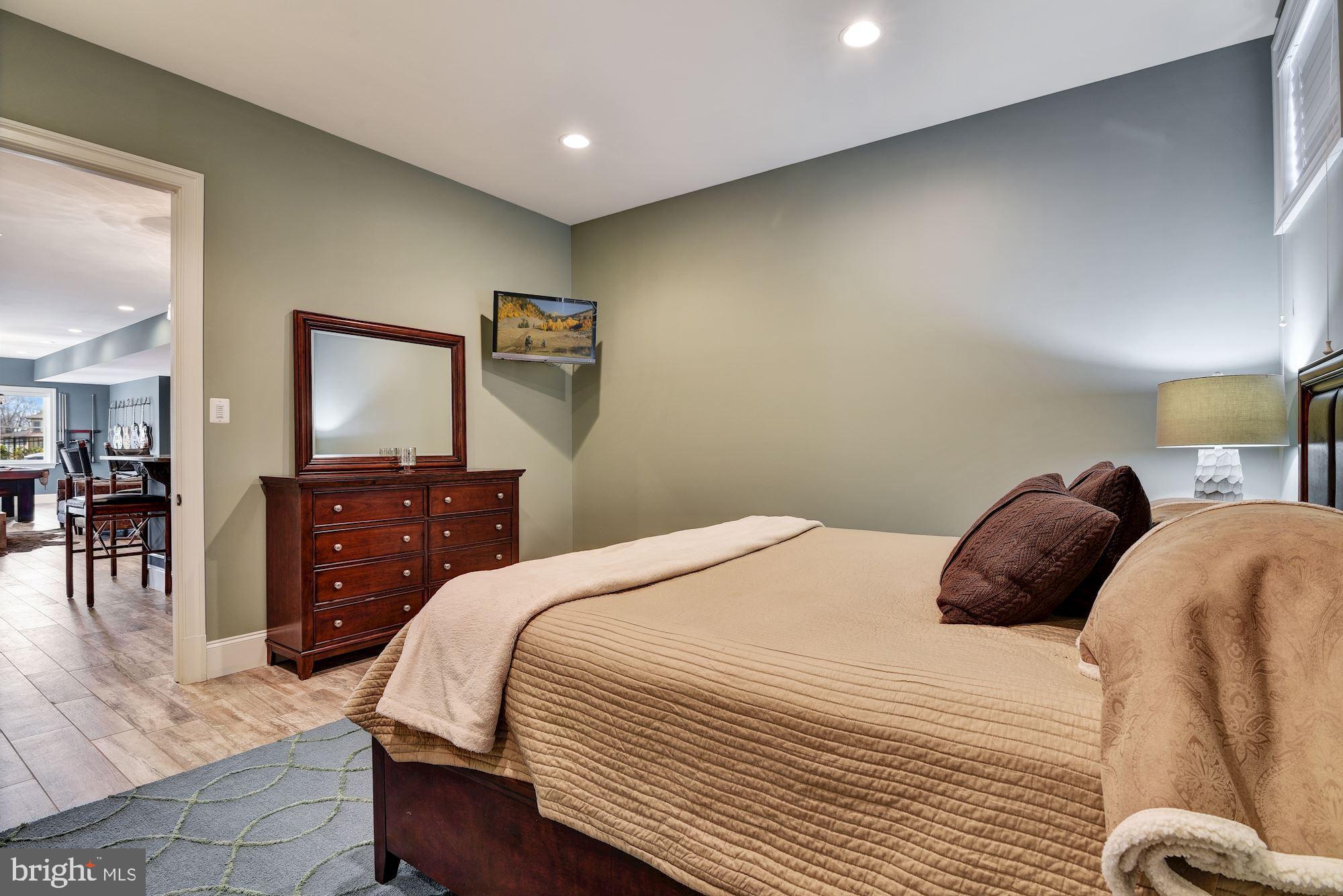 RIVERWOOD - Residential