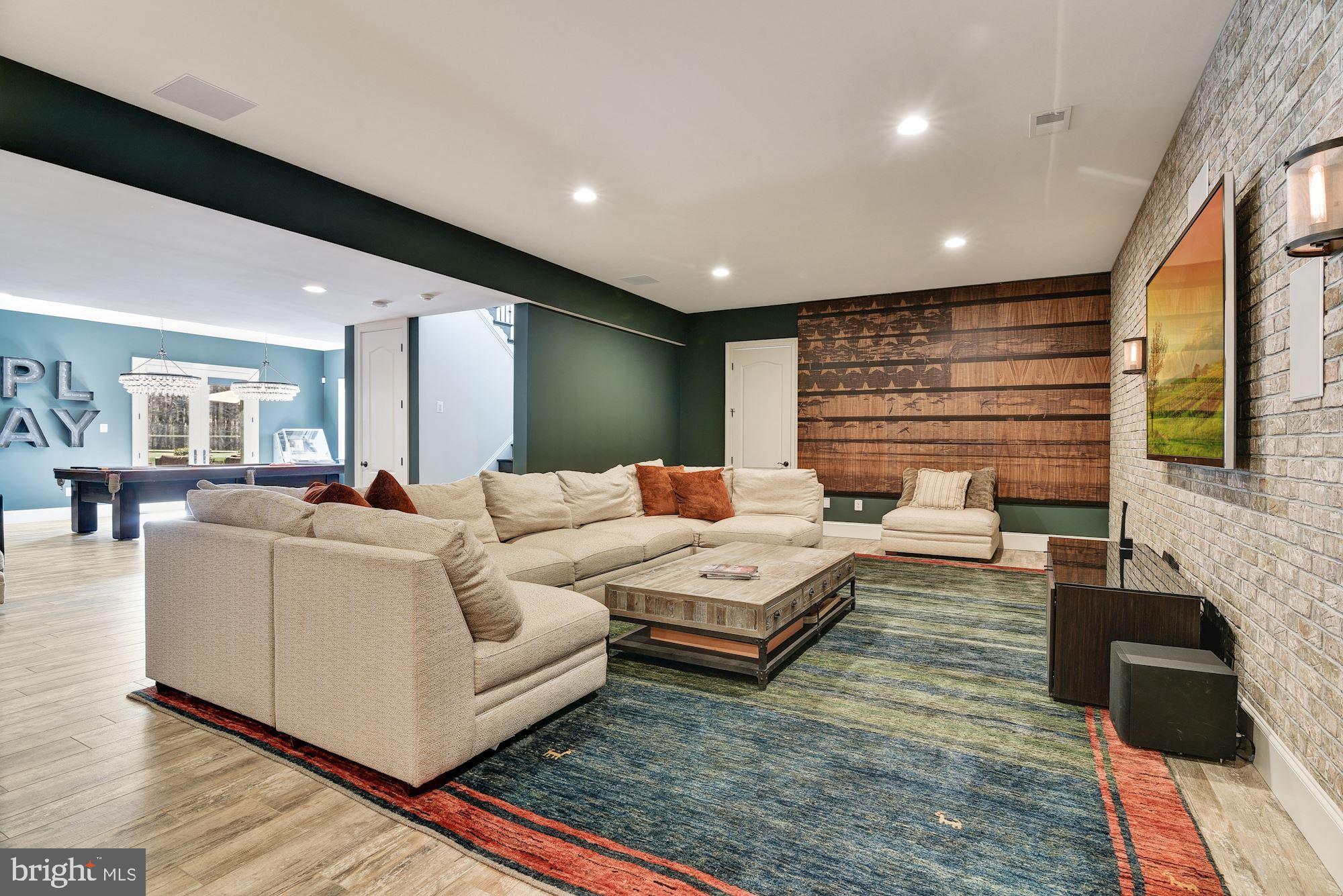 RIVERWOOD - Residential