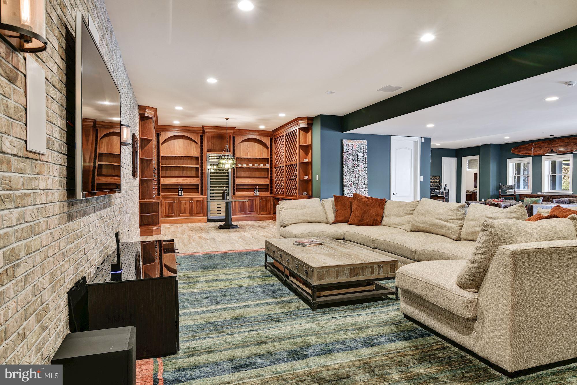 RIVERWOOD - Residential