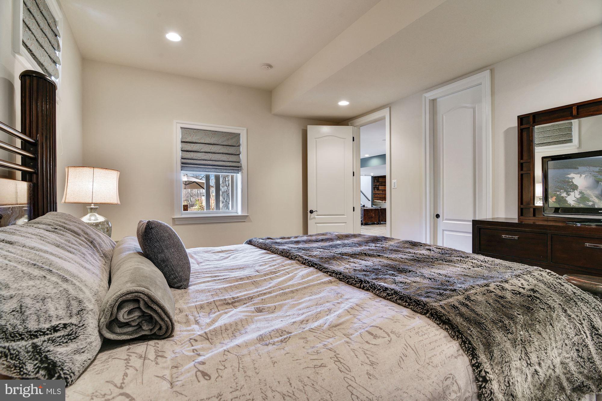 RIVERWOOD - Residential