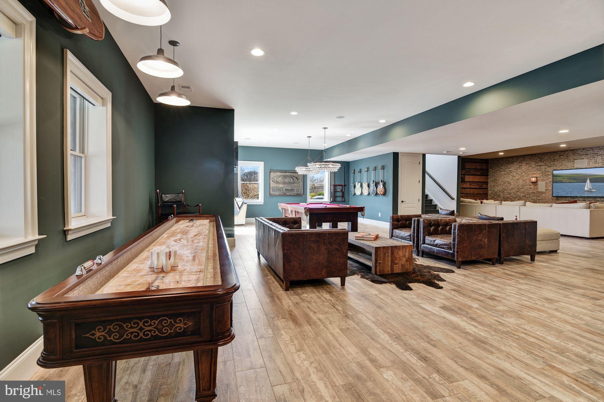 RIVERWOOD - Residential