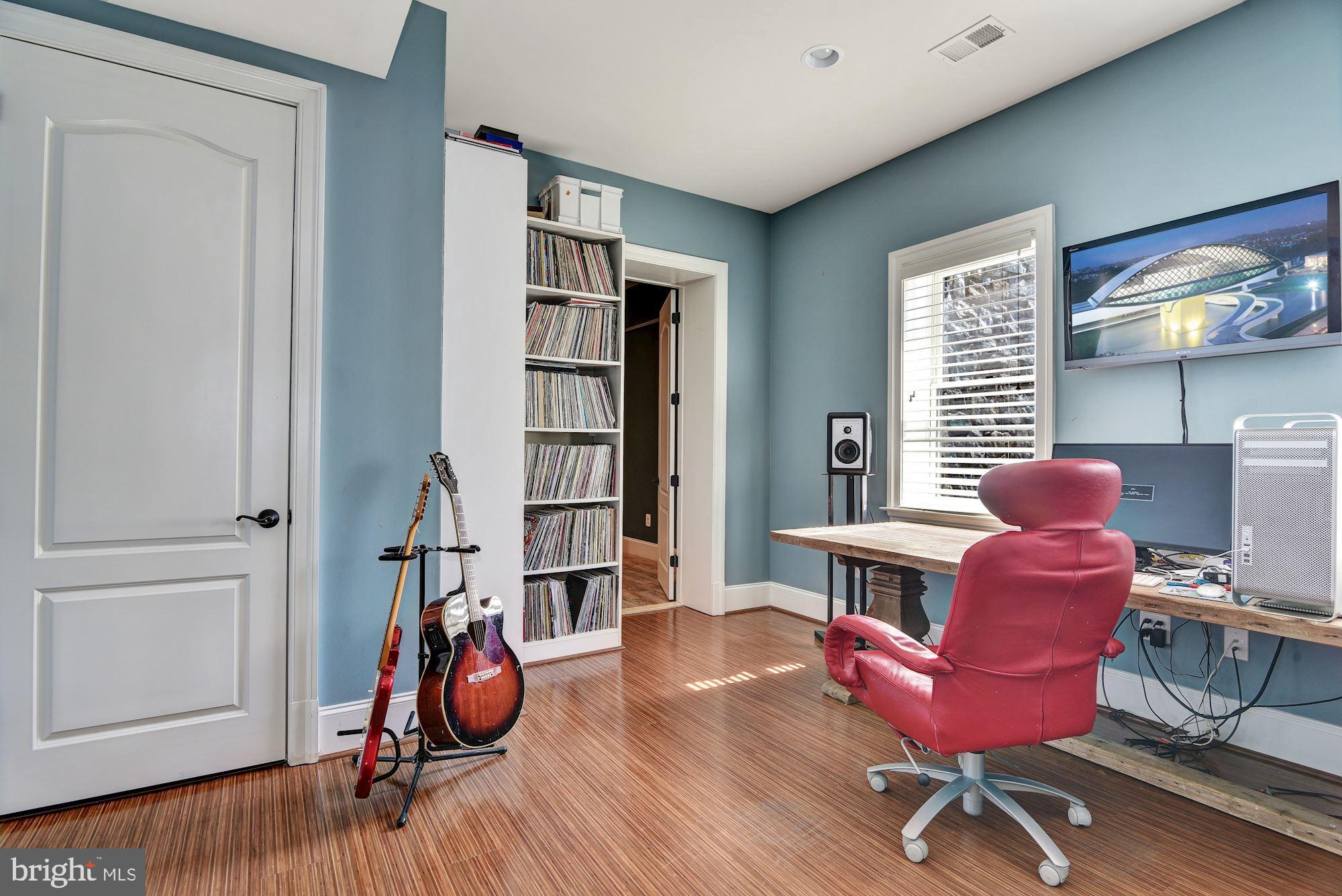 RIVERWOOD - Residential