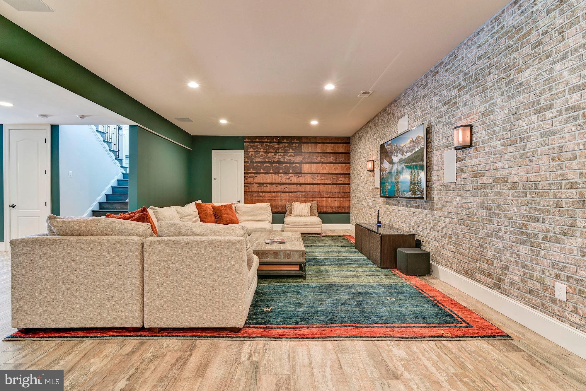 RIVERWOOD - Residential