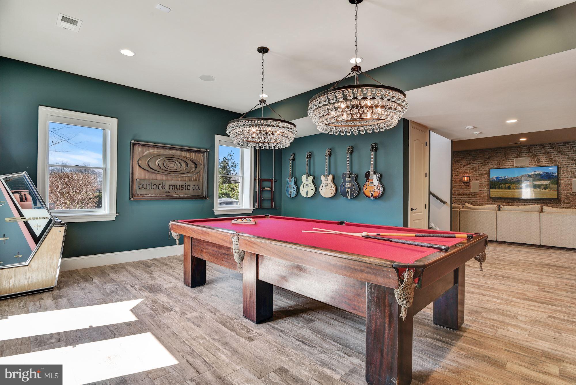 RIVERWOOD - Residential