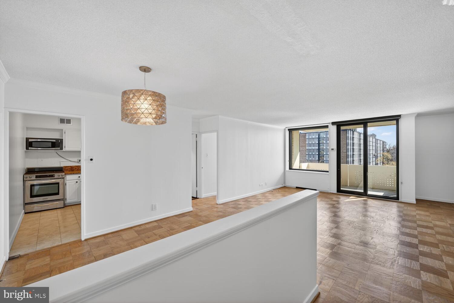 240 M STREET SW E406