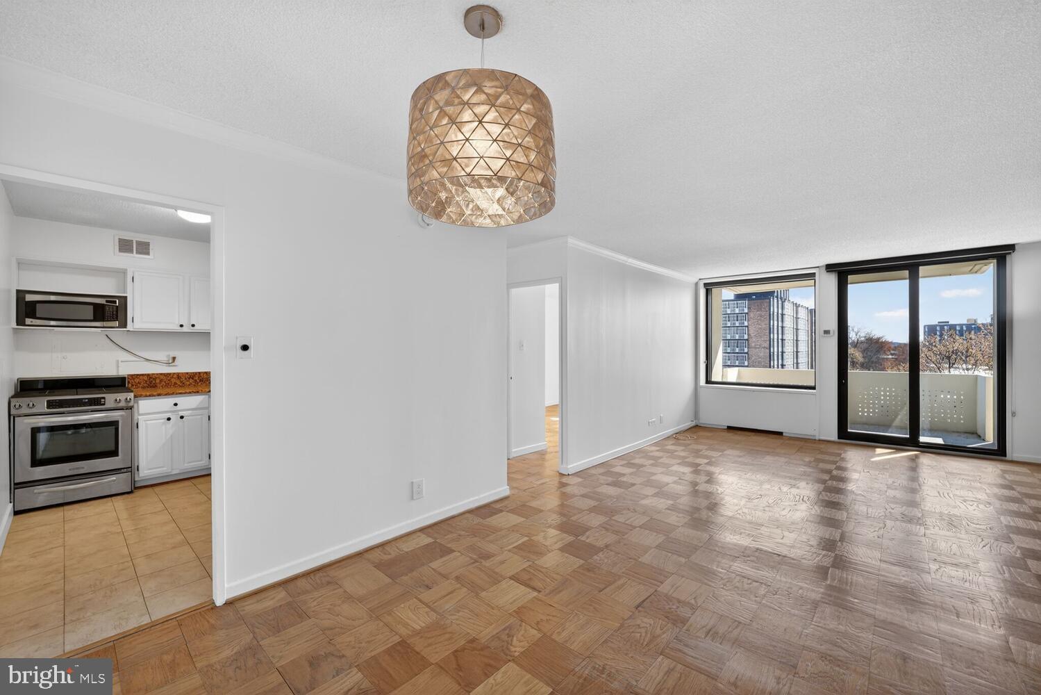 240 M STREET SW E406