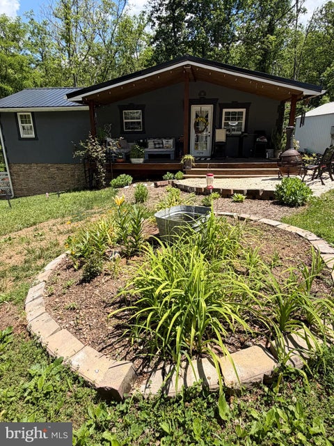 Photo of 204 Raccoon Lane, GERRARDSTOWN, WV 25420 (MLS # WVBE2051708)