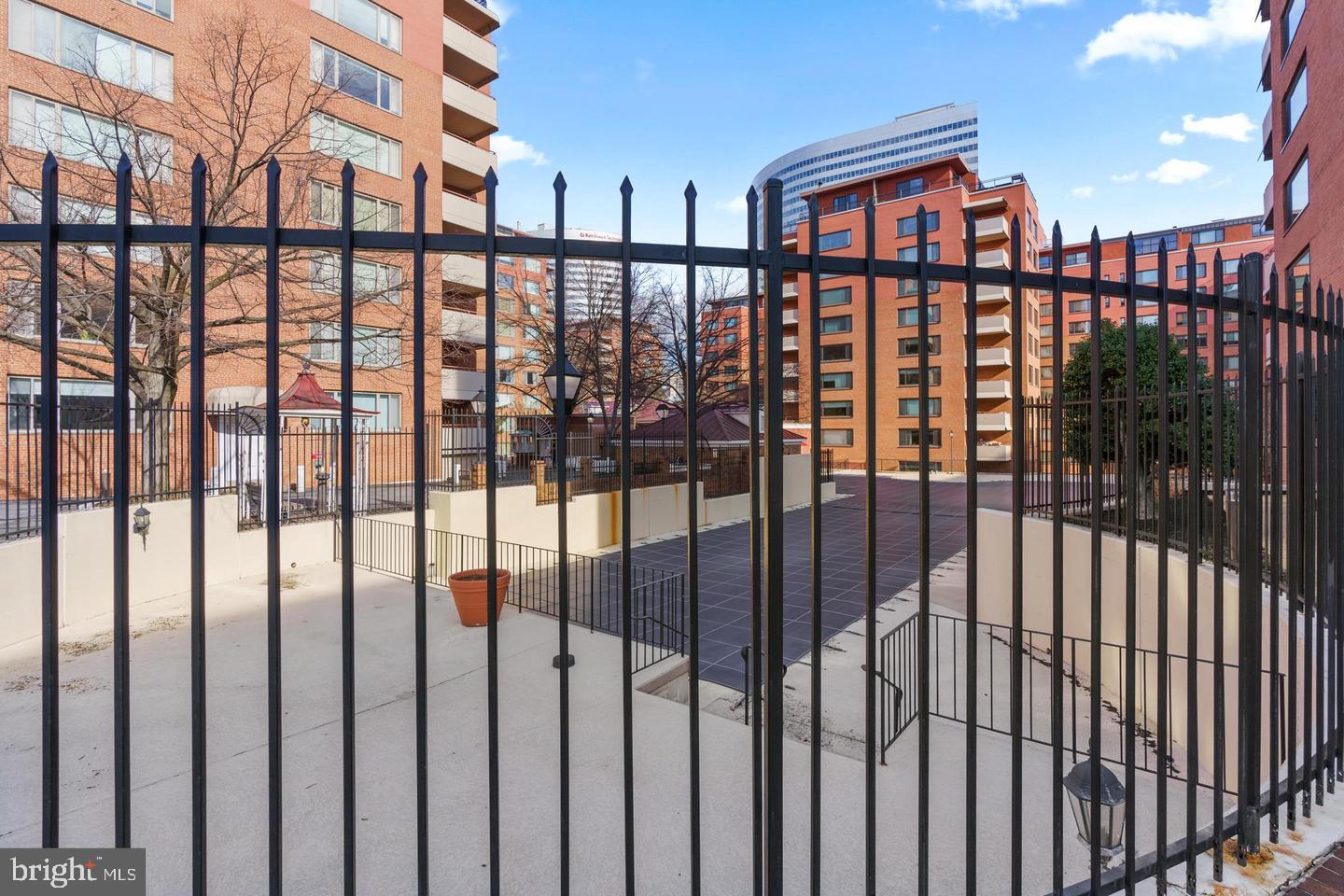 RIVER PLACE - Residential Lease