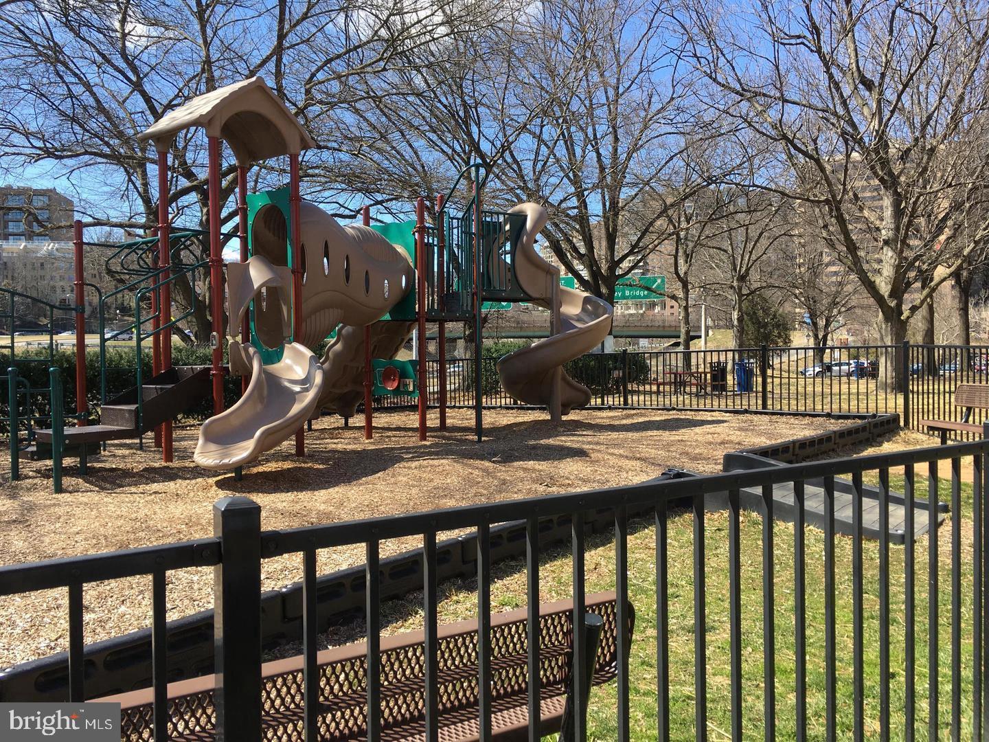 RIVER PLACE - Residential Lease