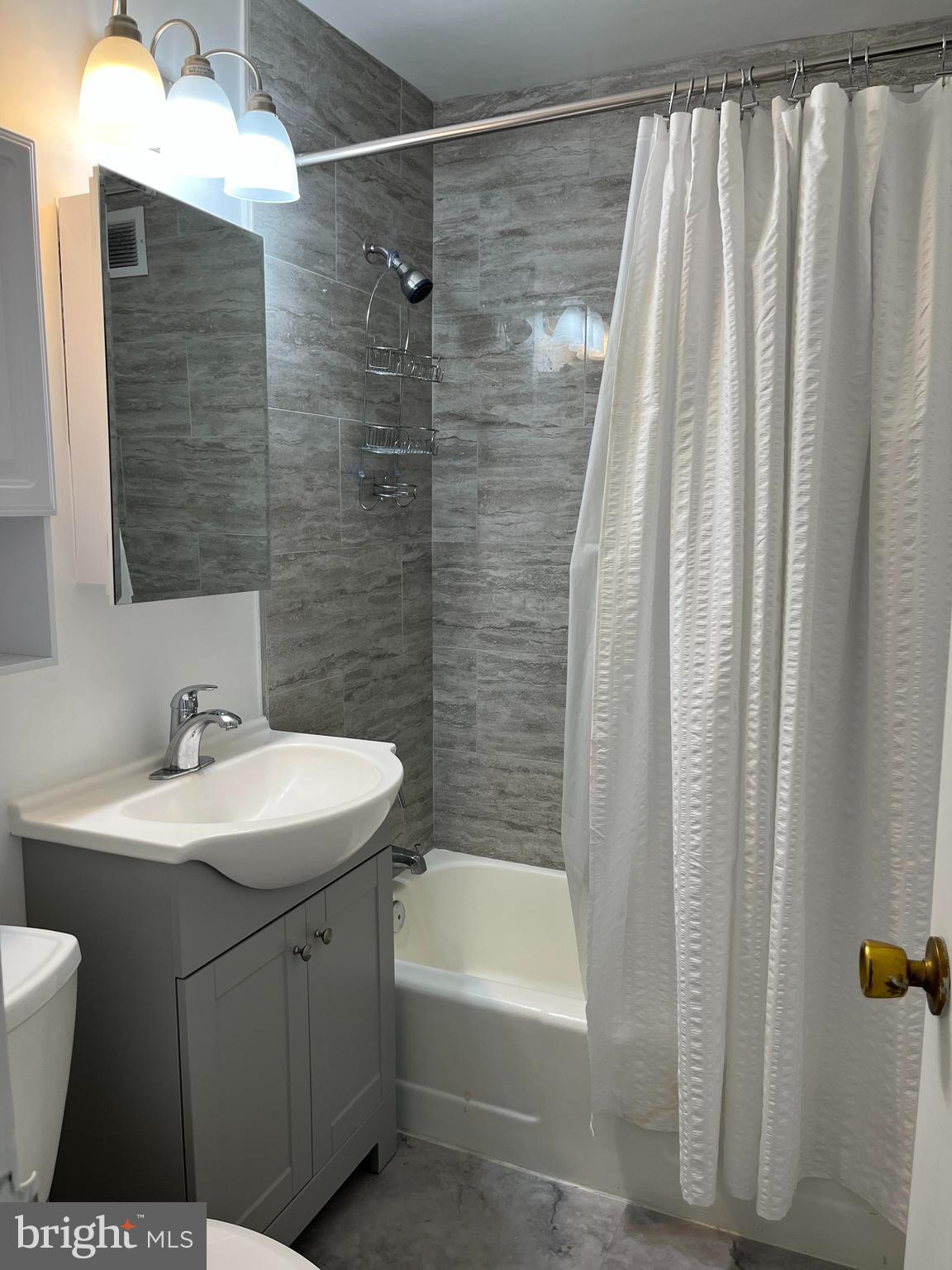 RIVER PLACE - Residential Lease